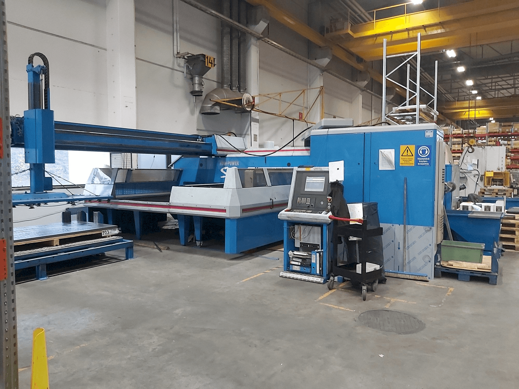 Vooraanzicht van Finn-Power SG6 machine