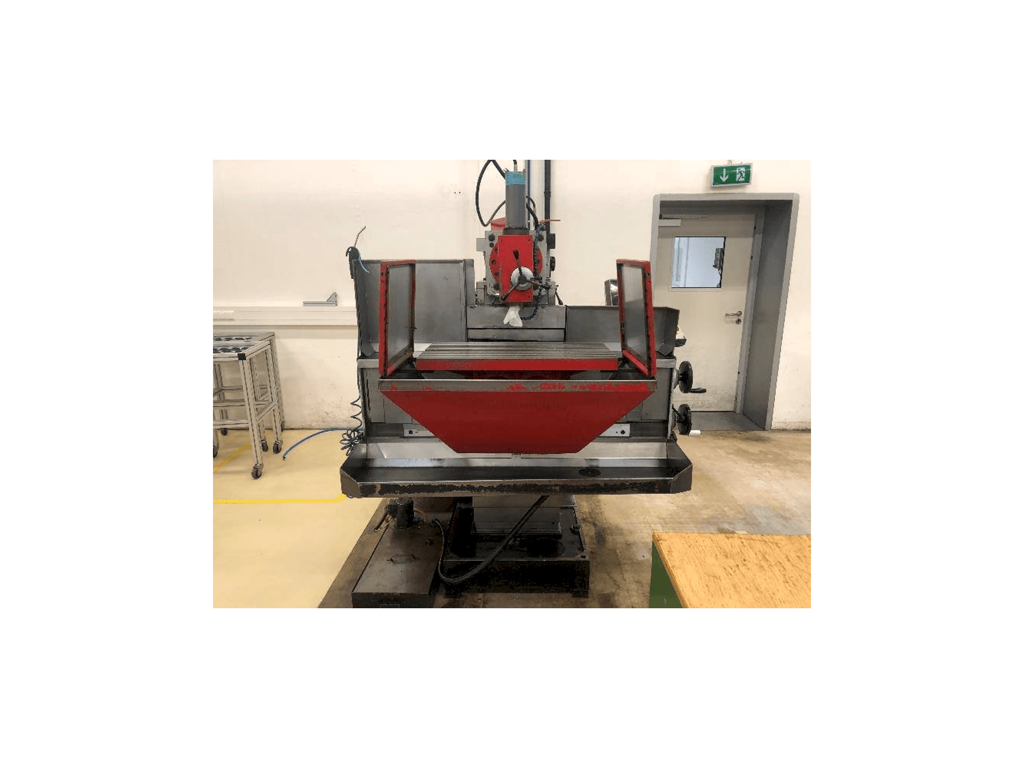 Vooraanzicht van EMCO FB5 machine