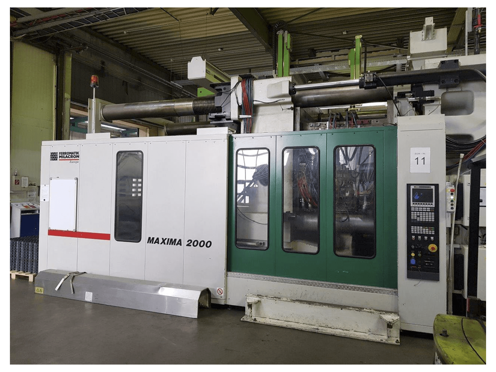 Recht aanzicht 1 van FERROMATIK MILACRON MM 2000 machine