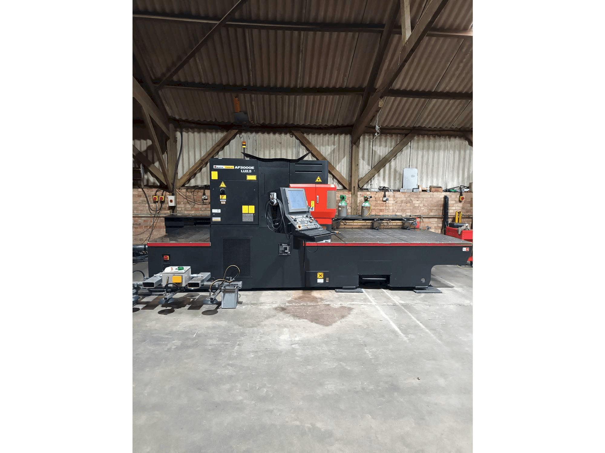 Vooraanzicht van AMADA LC 2415 alpha 4 NT machine