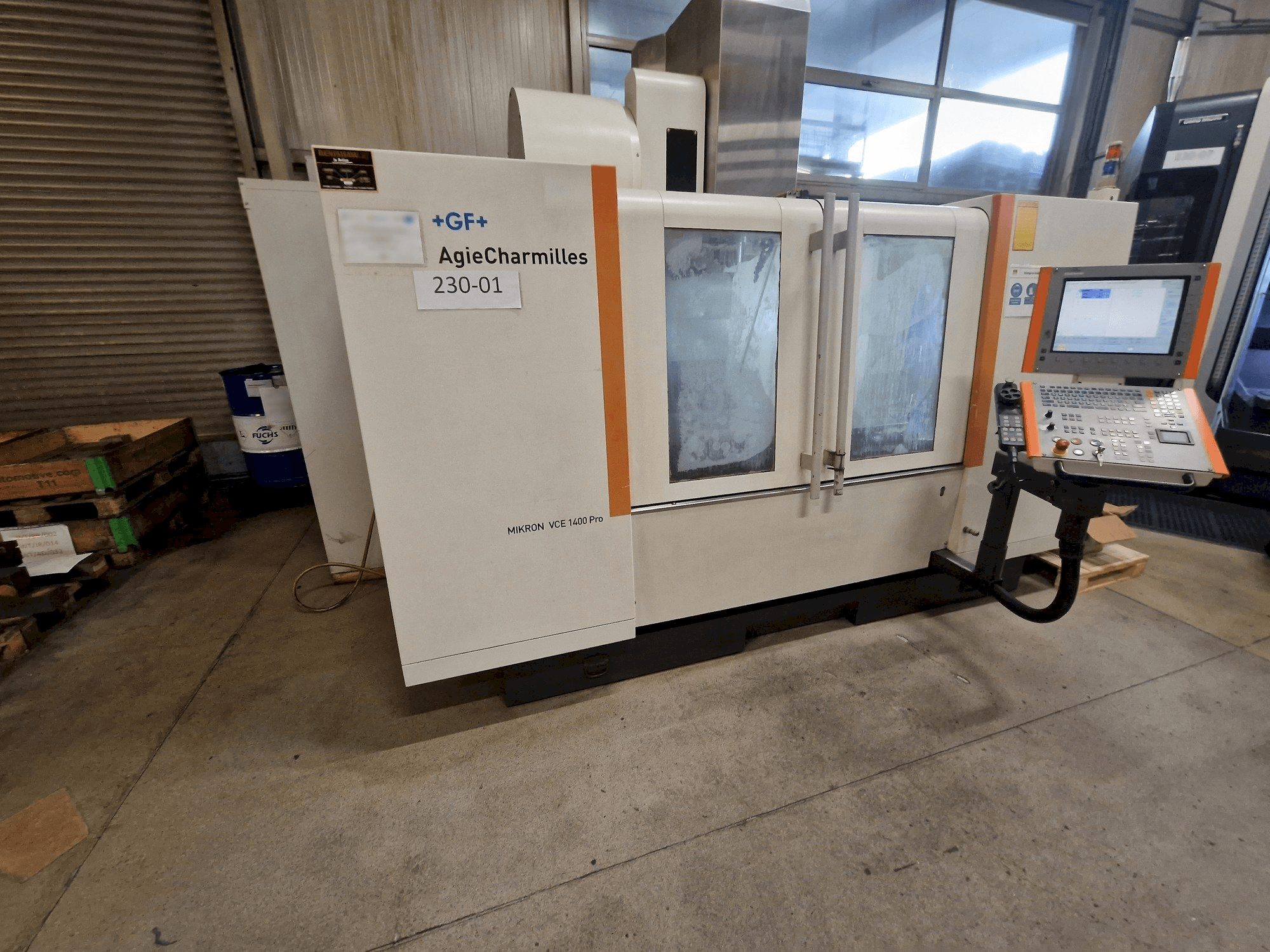 Linkerzijdeaanzicht van AgieCharmilles MIKRON VCE 1400 PRO machine