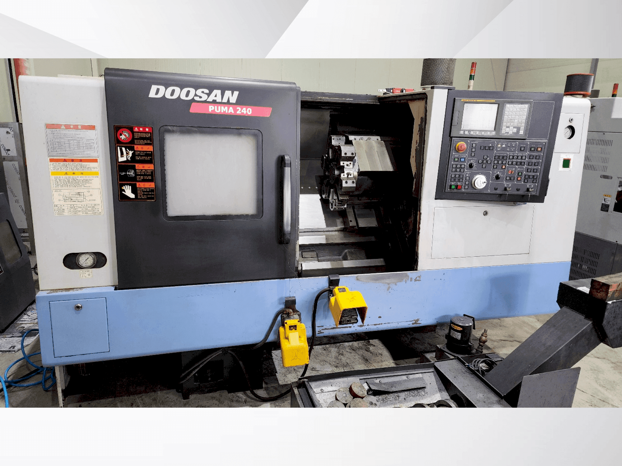 Vooraanzicht van DOOSAN PUMA 240B machine