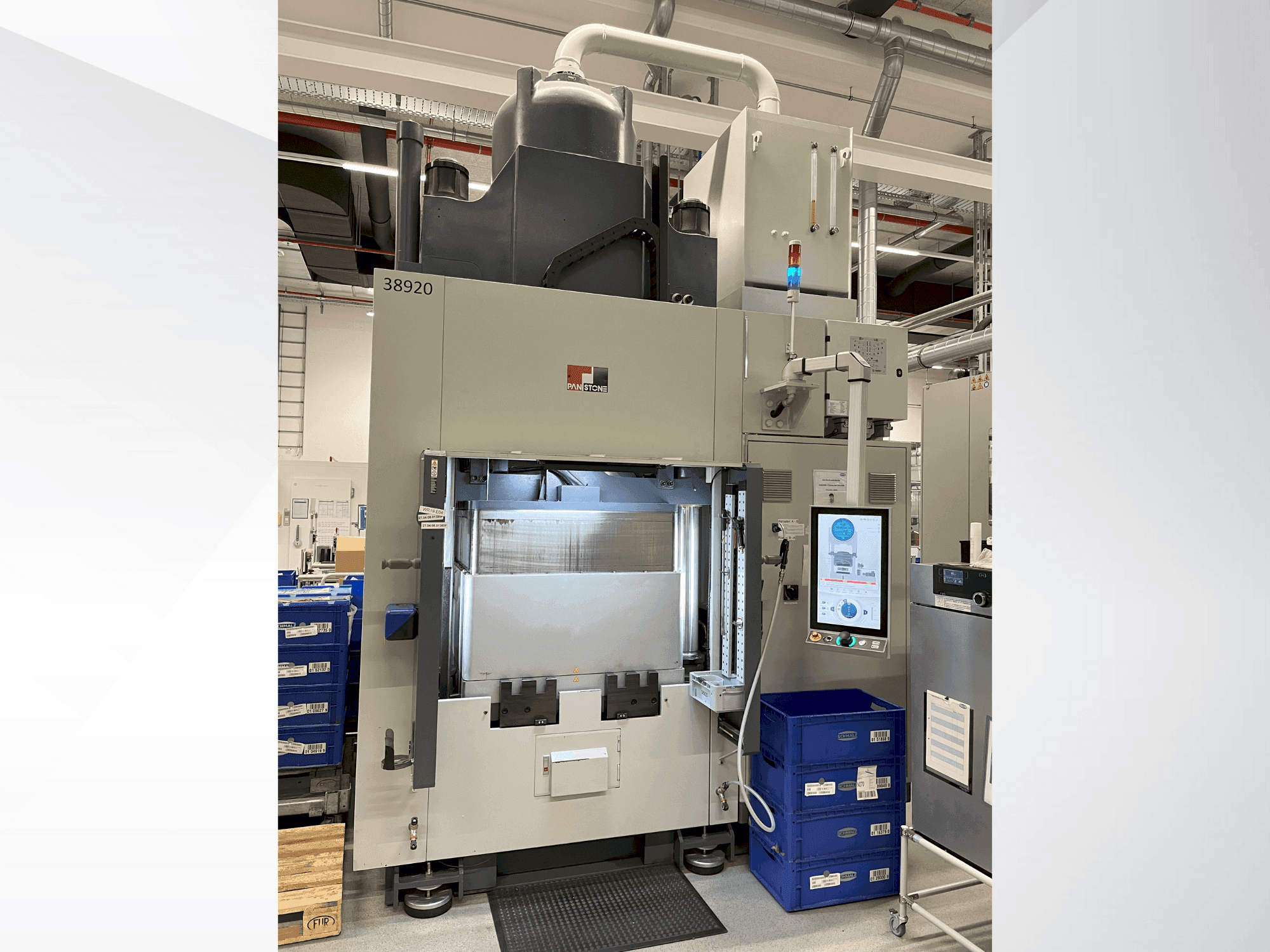 Vooraanzicht van PAN Stone D-V-200-PCD machine