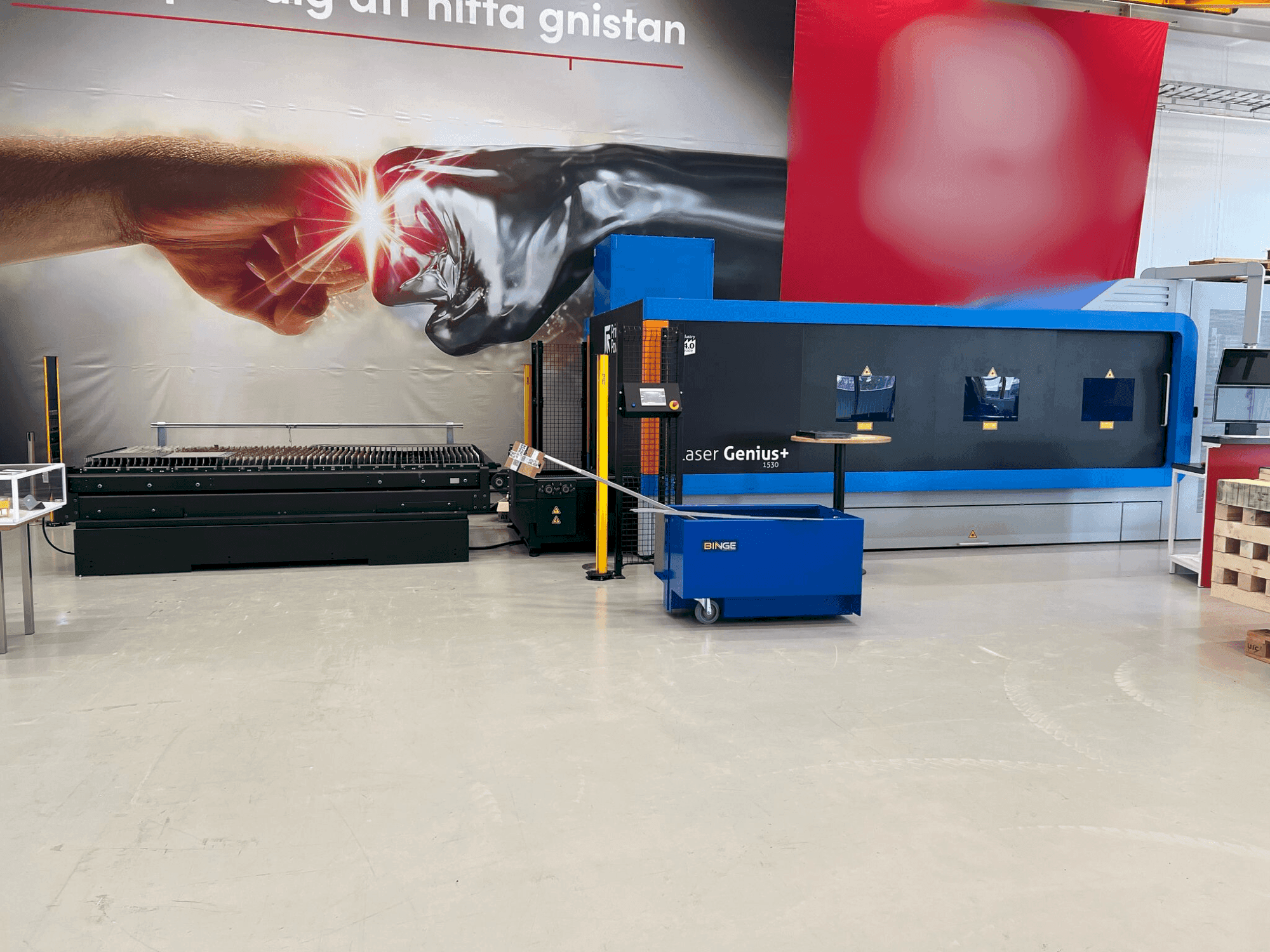 Vooraanzicht van Prima Power Laser Genius + 1530 machine