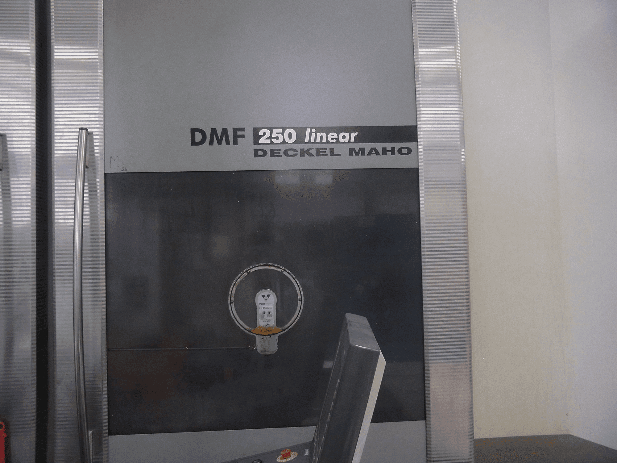 Recht aanzicht van DECKEL MAHO DMF 250 linear machine