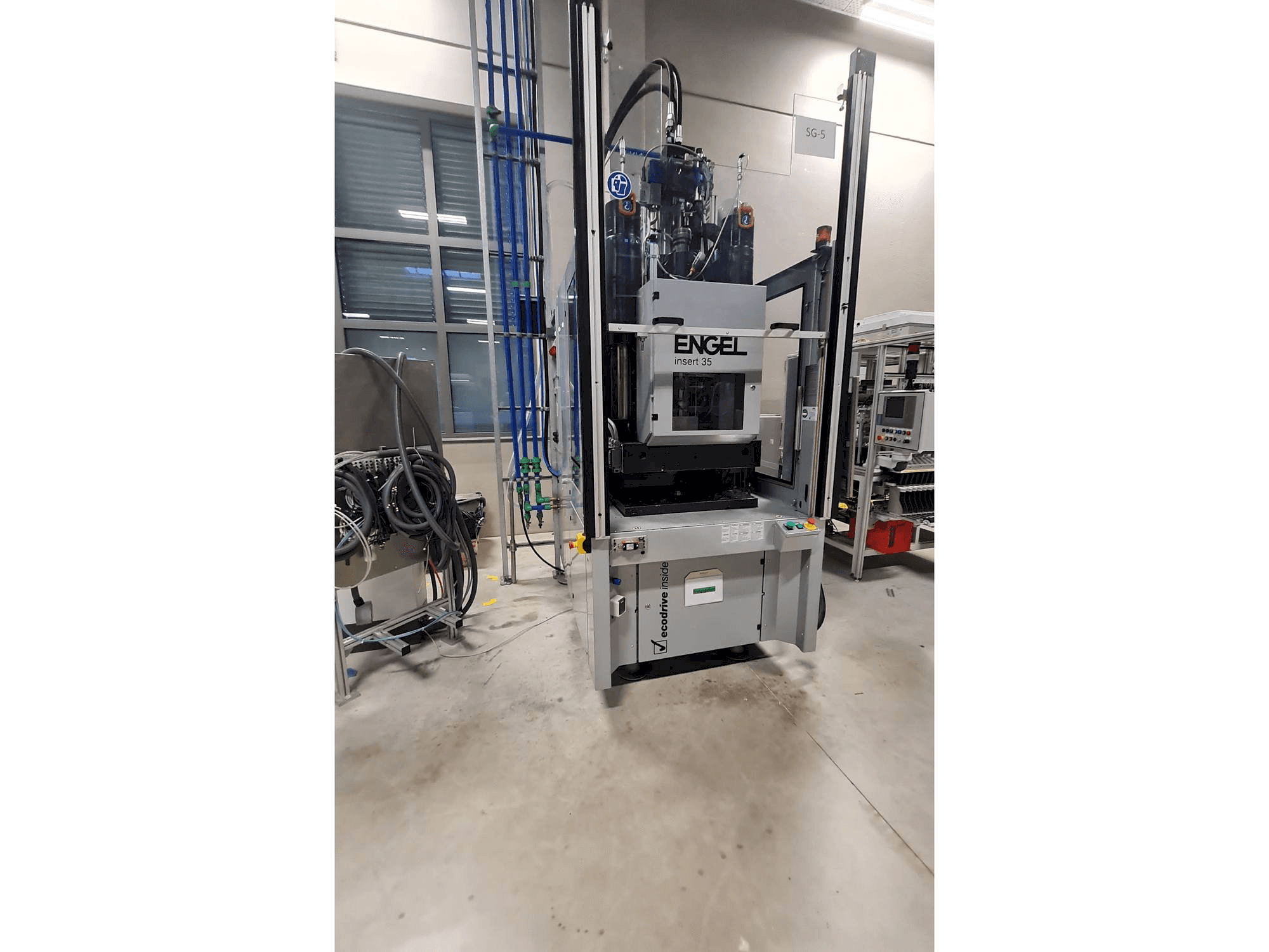 Vooraanzicht van Engel insert 60V-35 single XS ecodrive machine