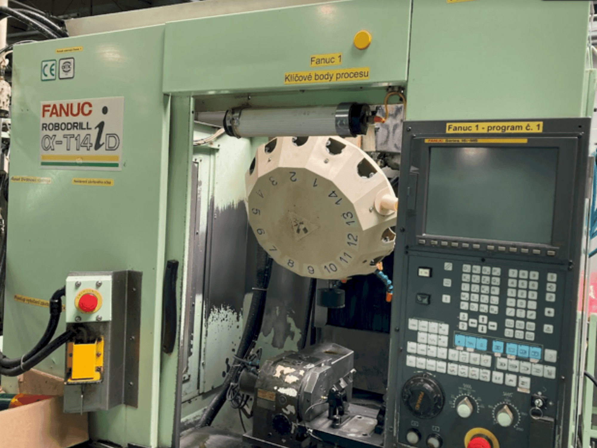 Vooraanzicht van FANUC Robodrill Alpha-T14 iD machine