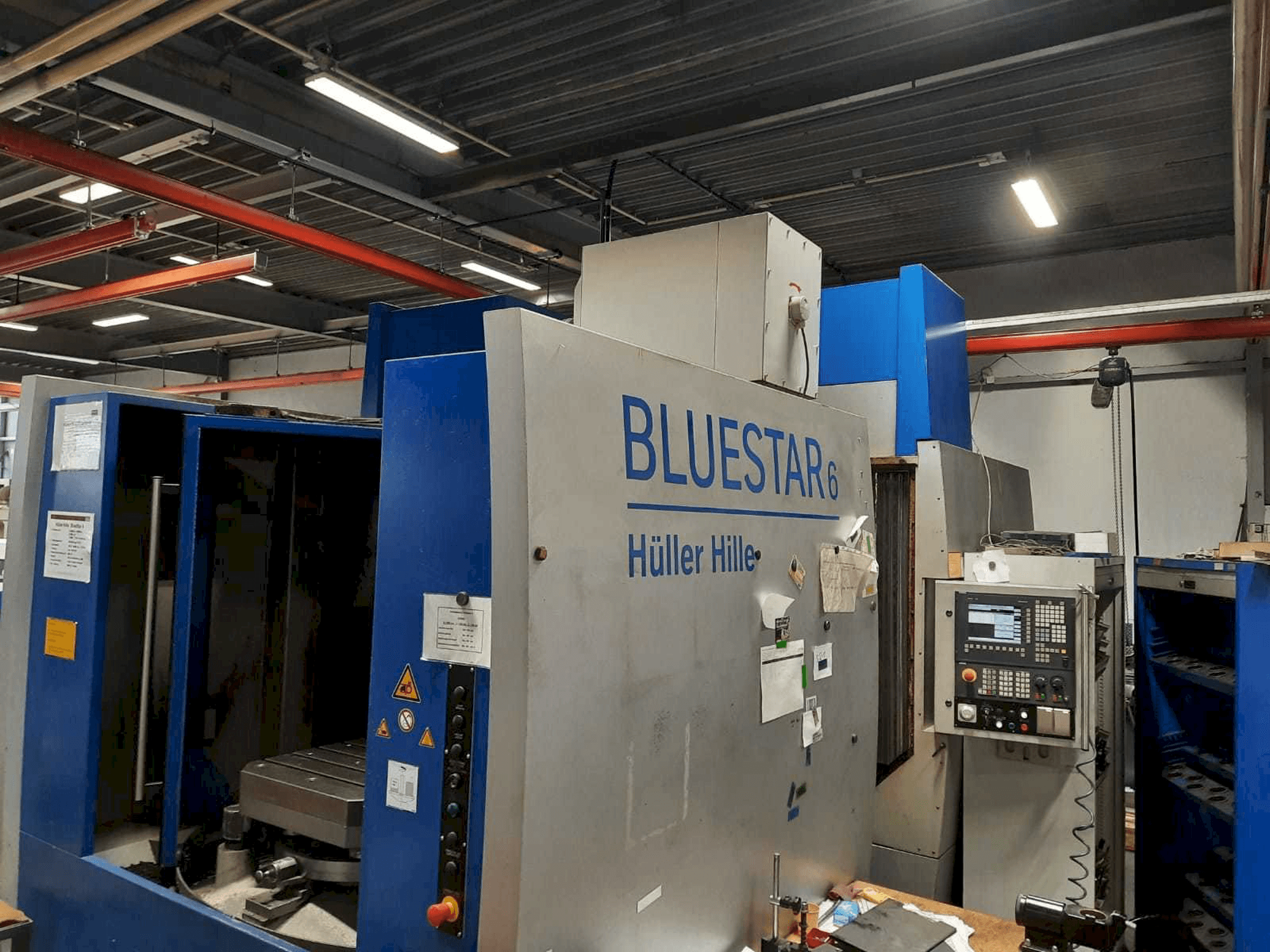 Vooraanzicht van Hueller Hille Bluestar 6 machine