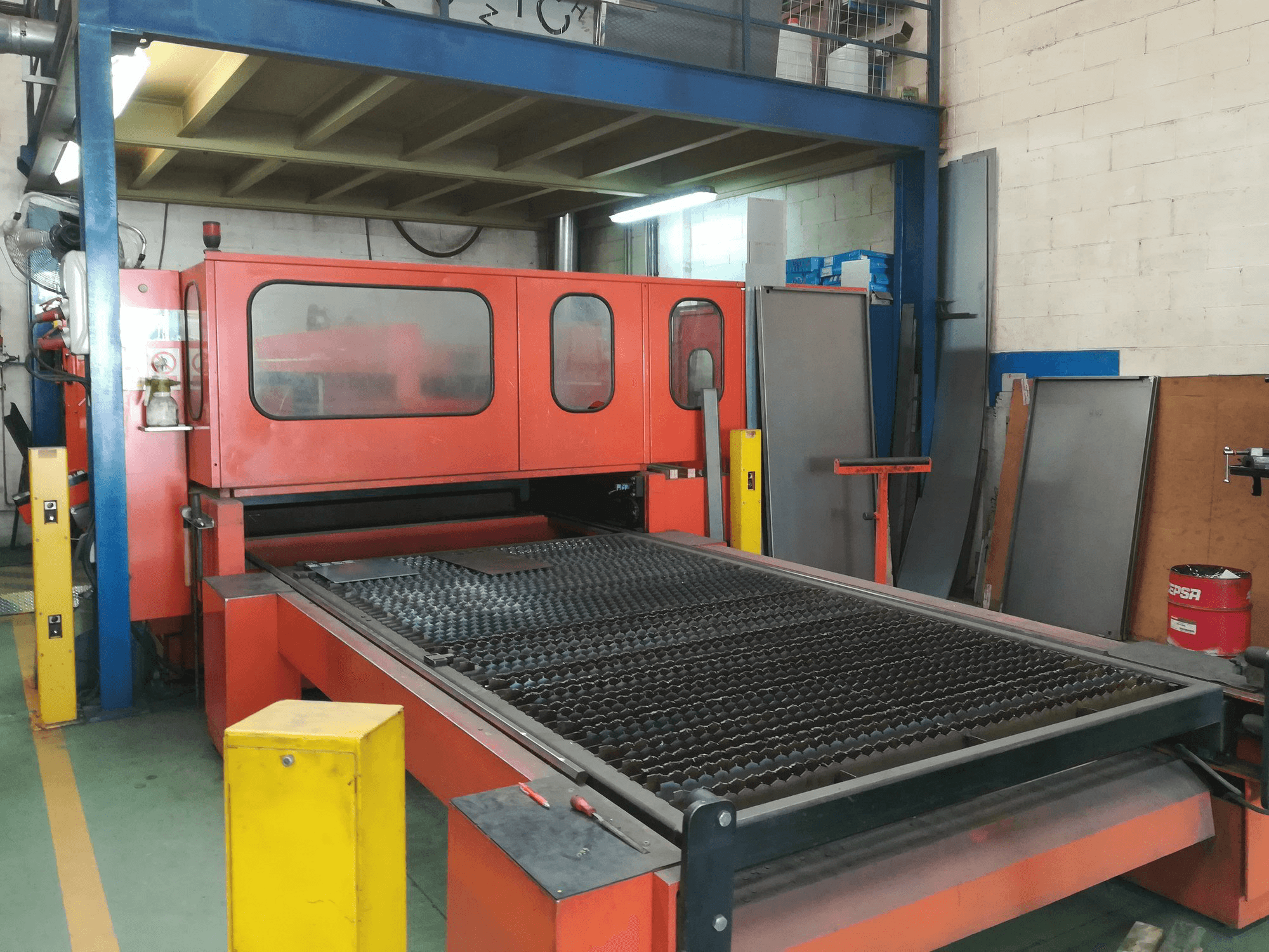 Vooraanzicht van Bystronic Bystar 3015 machine