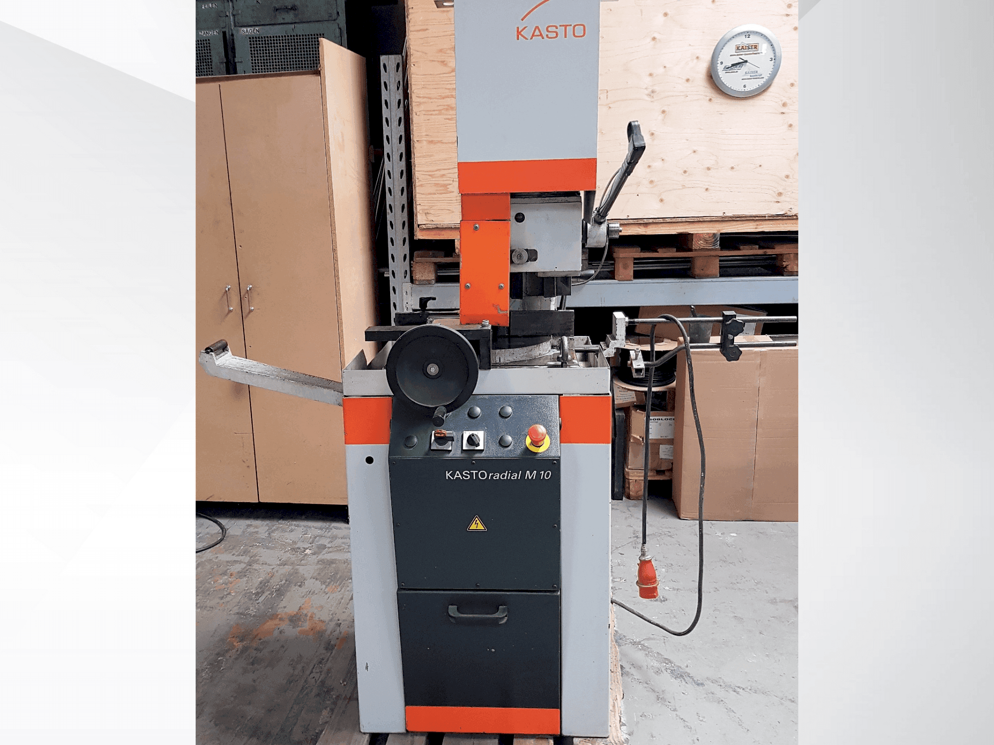 Vooraanzicht van KASTO Radial M10 machine