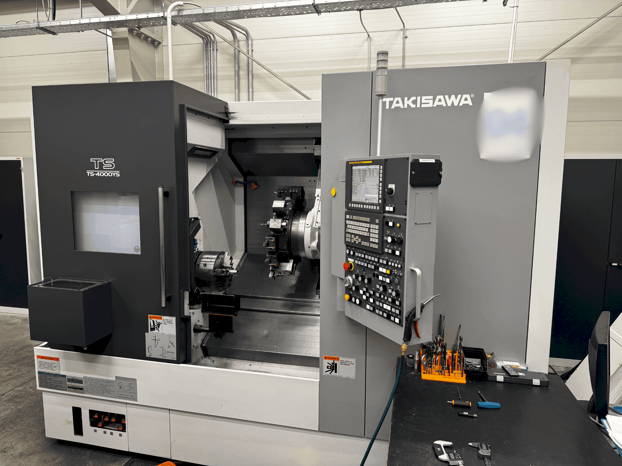 Vooraanzicht van Takisawa TS-4000YS machine