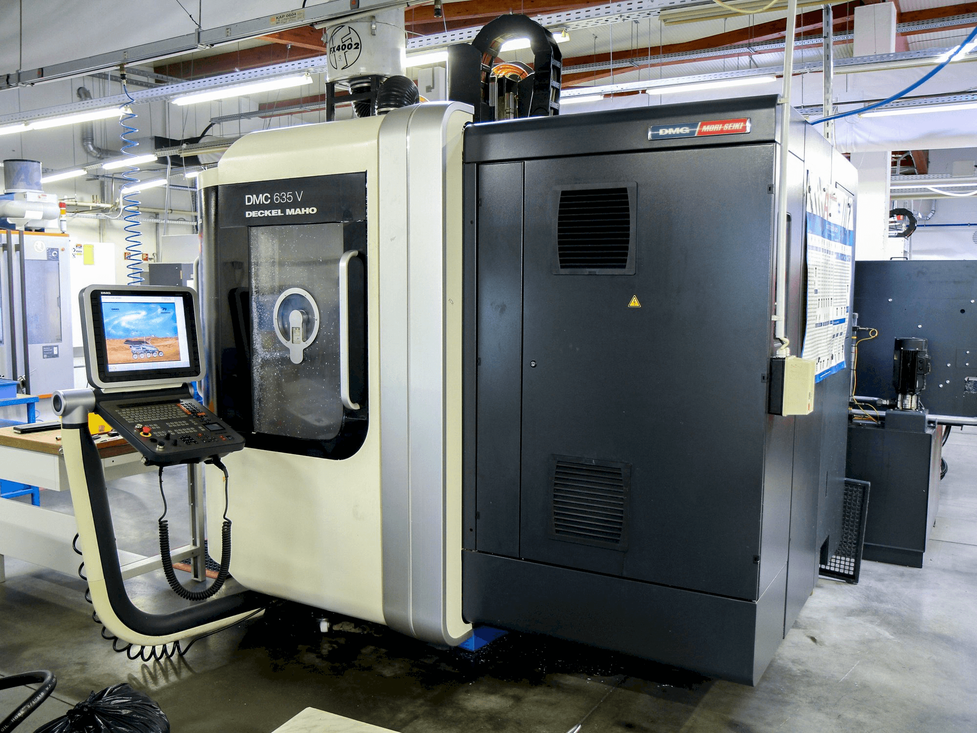 Vooraanzicht van DMG MORI DMC 635V PW machine