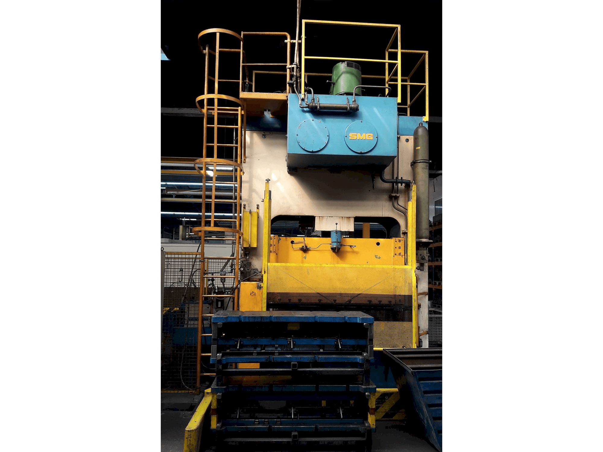 Vooraanzicht van SMG SCHULER DS 200 + Z 60 machine