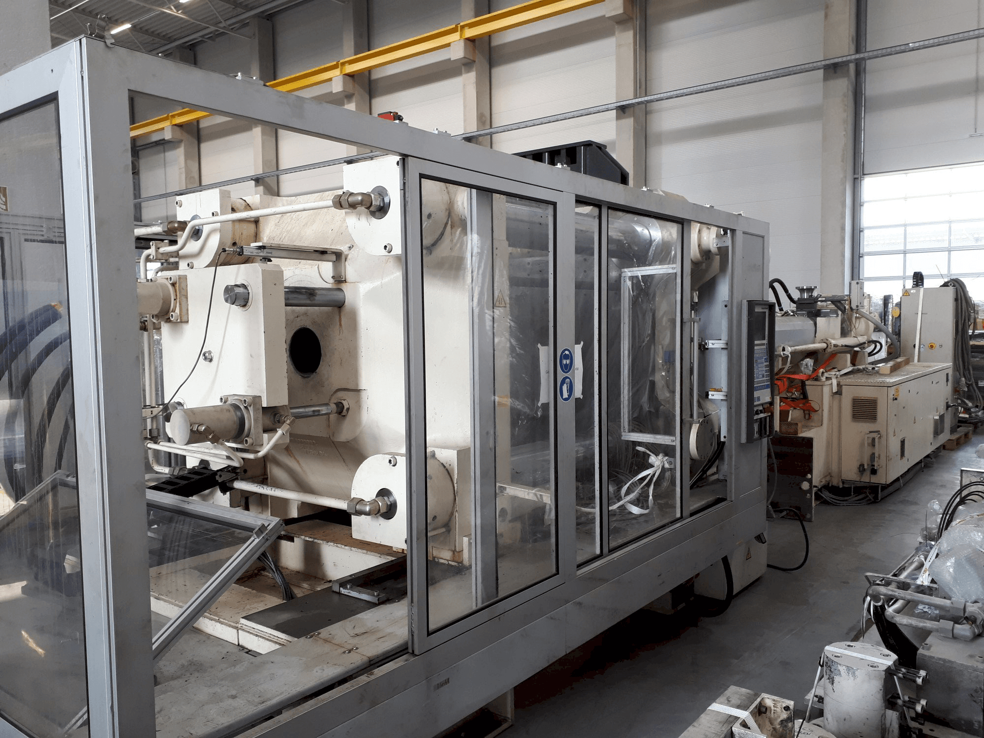 Vooraanzicht van Krauss Maffei 650-2700 C1 machine