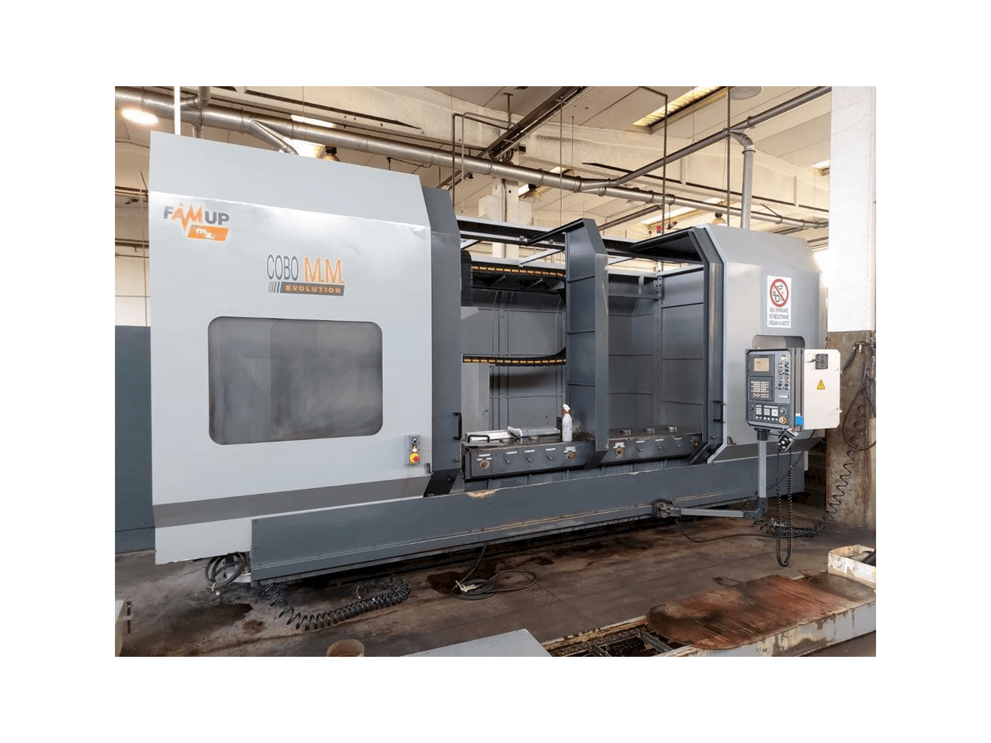 Vooraanzicht van FAMUP COBO 3000 machine