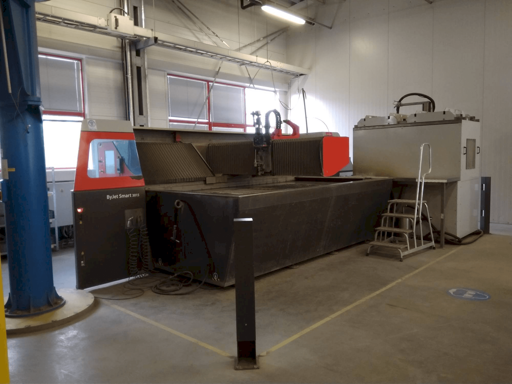 Vooraanzicht van Bystronic ByJet Smart 3015 machine