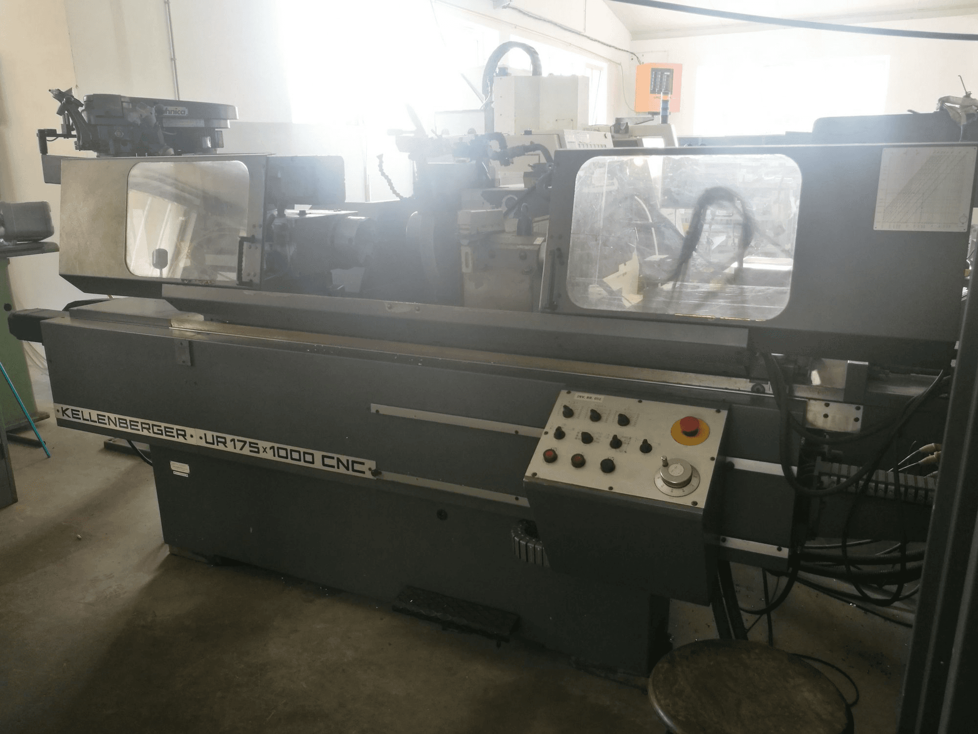 Vooraanzicht van KELLENBERGER UR 175x1000 CNC machine