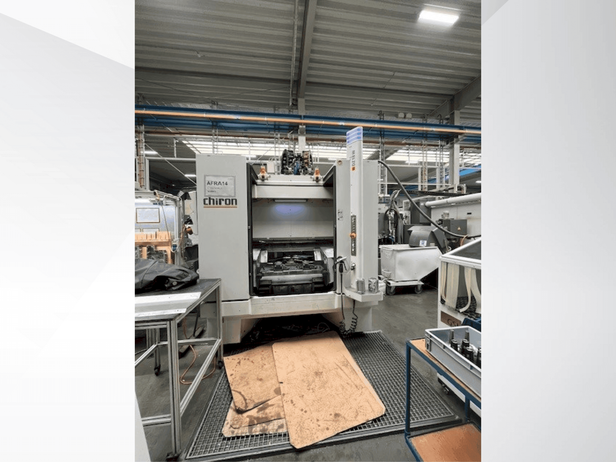 Vooraanzicht van CHIRON DZ 18 W machine