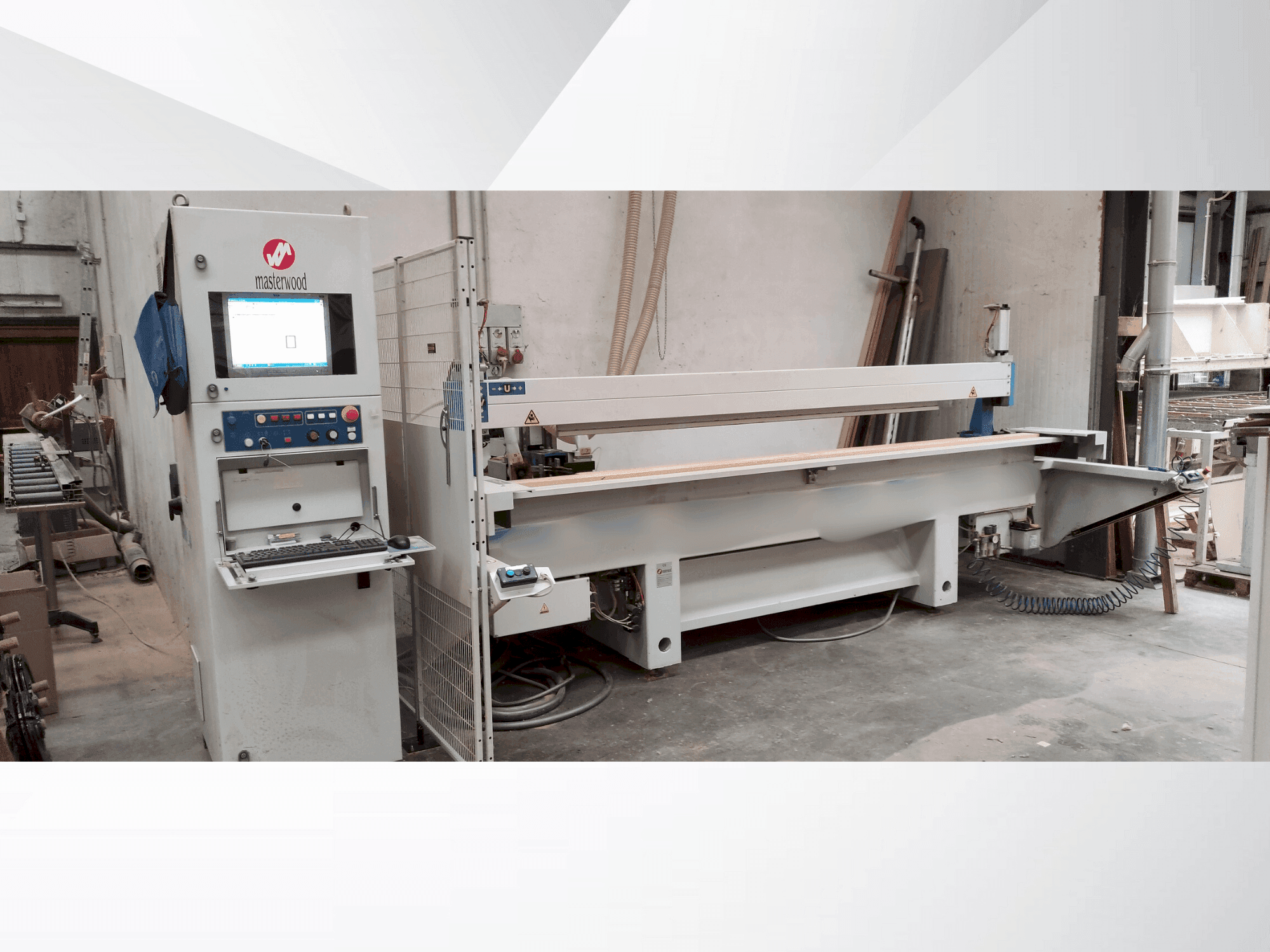 Vooraanzicht van MASTERWOOD OM B1 CN3KF machine