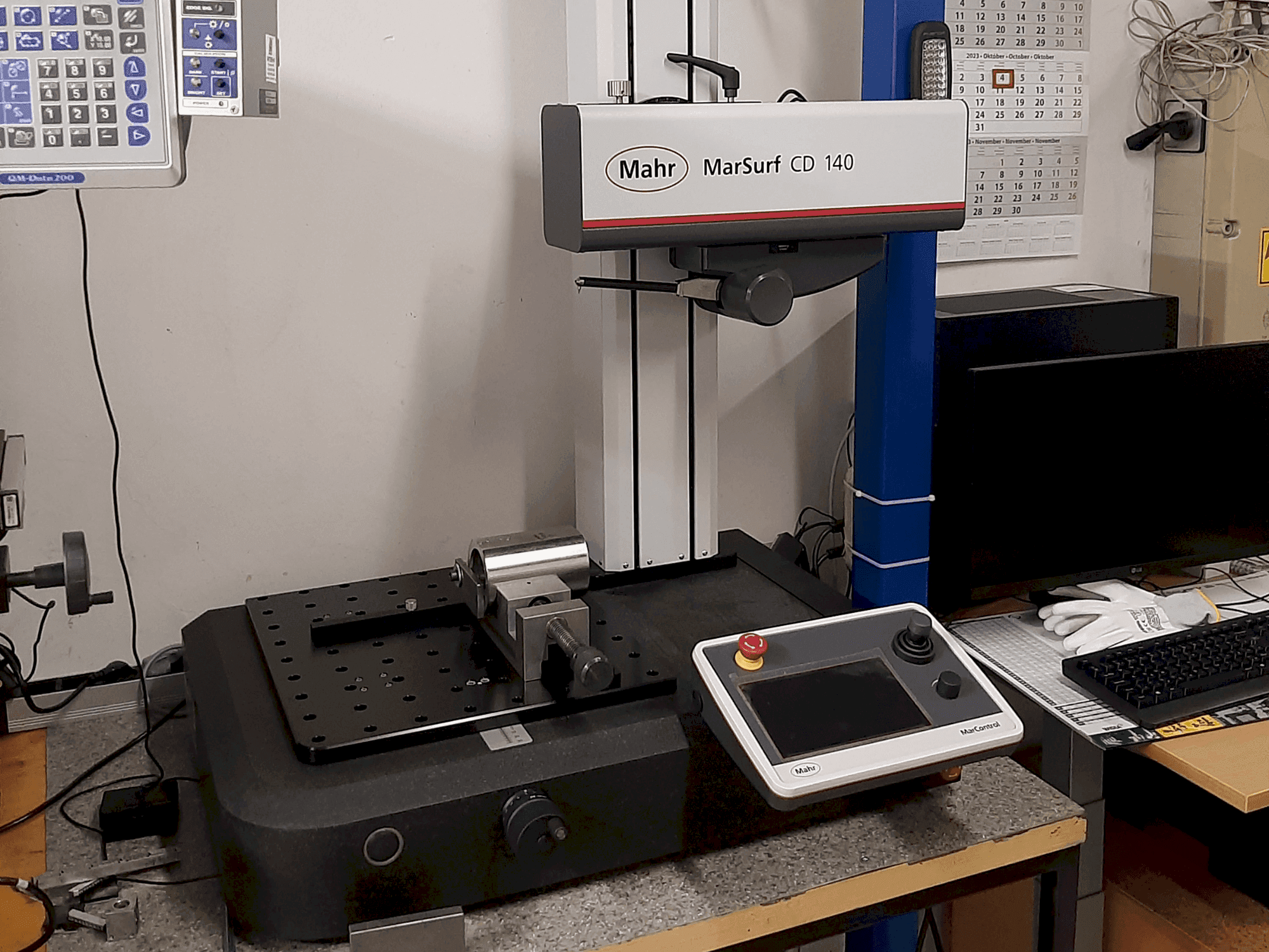 Vooraanzicht van MAHR MarSurf CD 140 machine
