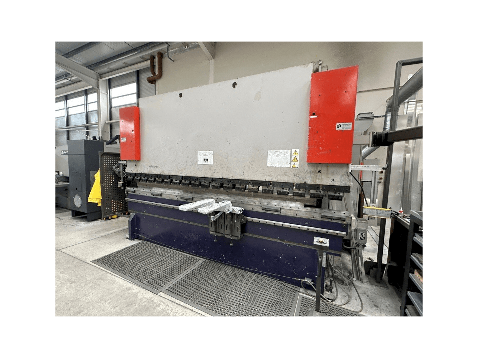 Vooraanzicht van Bystronic AFM EP160 machine