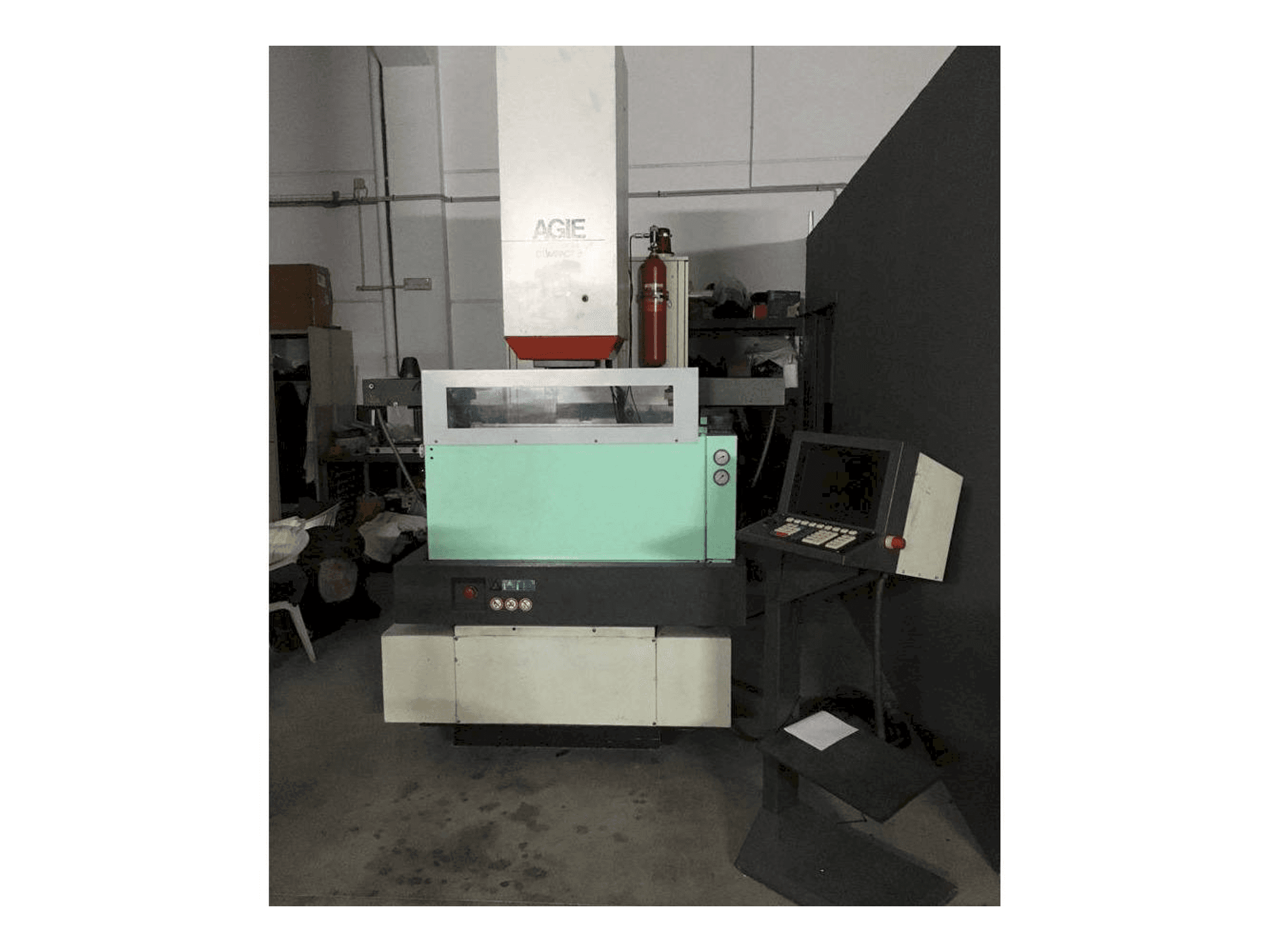 Vooraanzicht van AGIE Agietron Compact 3 machine