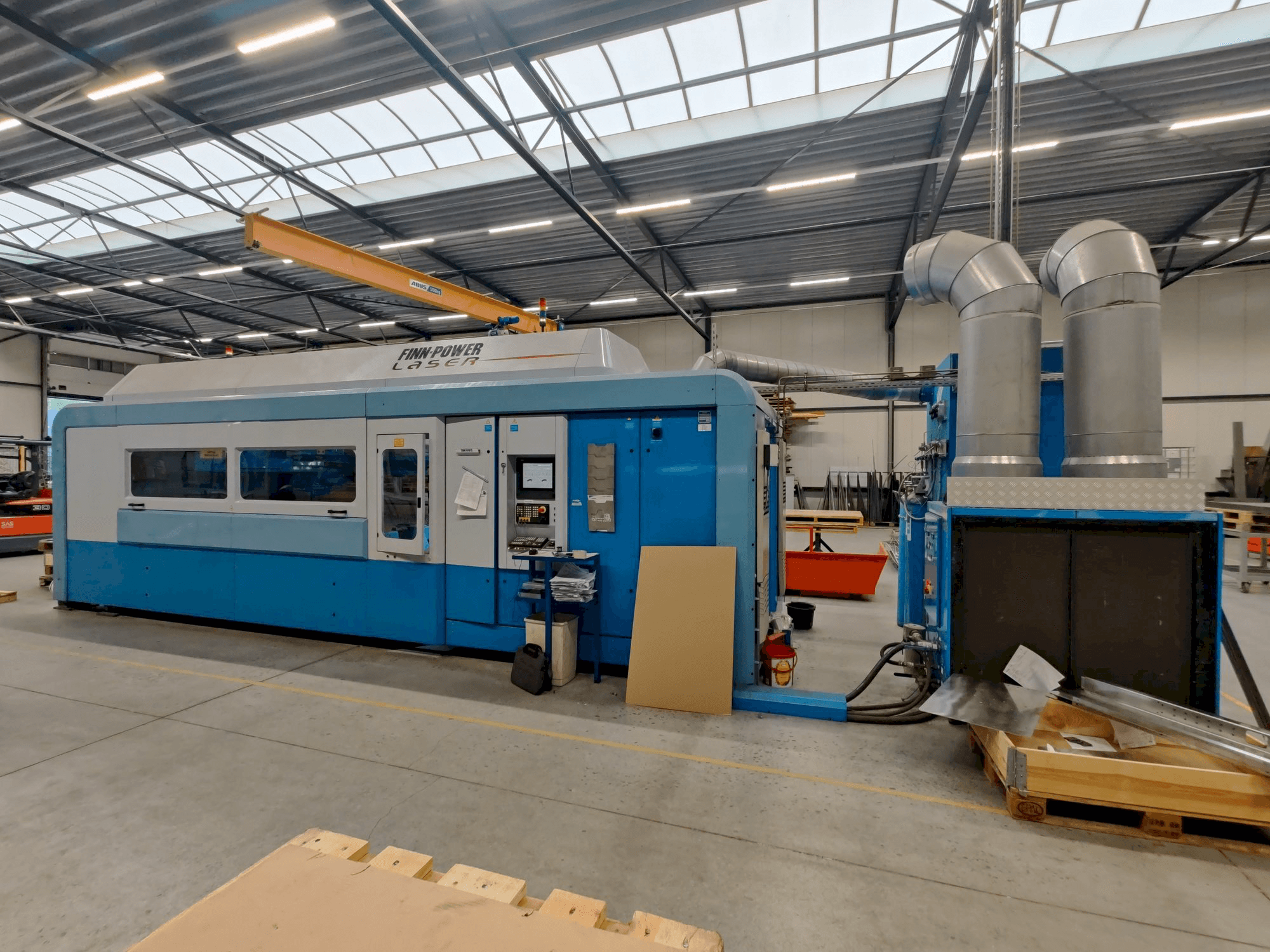 Vooraanzicht van Finn-Power FPL6-B machine