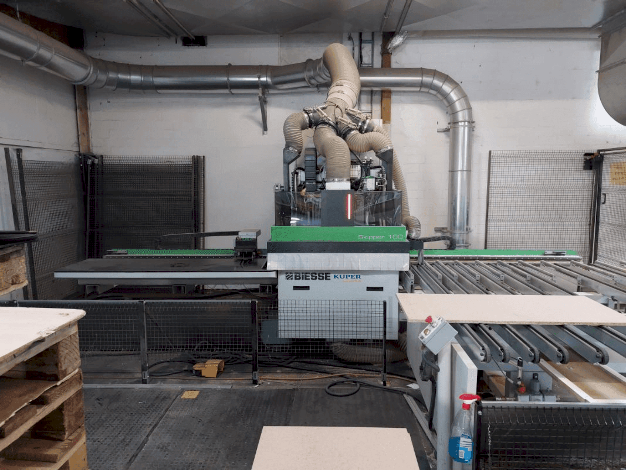 Vooraanzicht van BIESSE SKIPPER 100 L machine