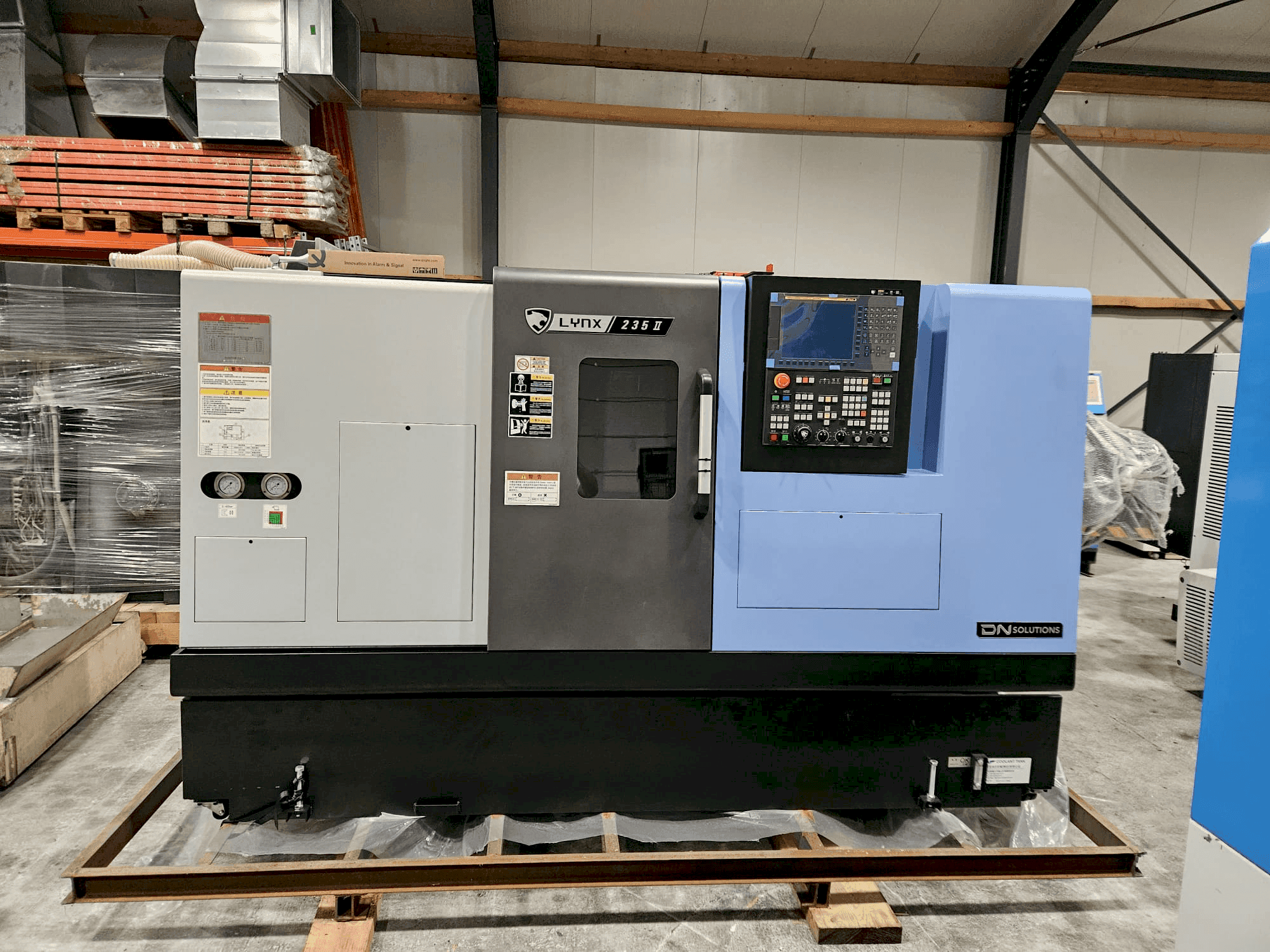 Vooraanzicht van DOOSAN Lynx 235II machine