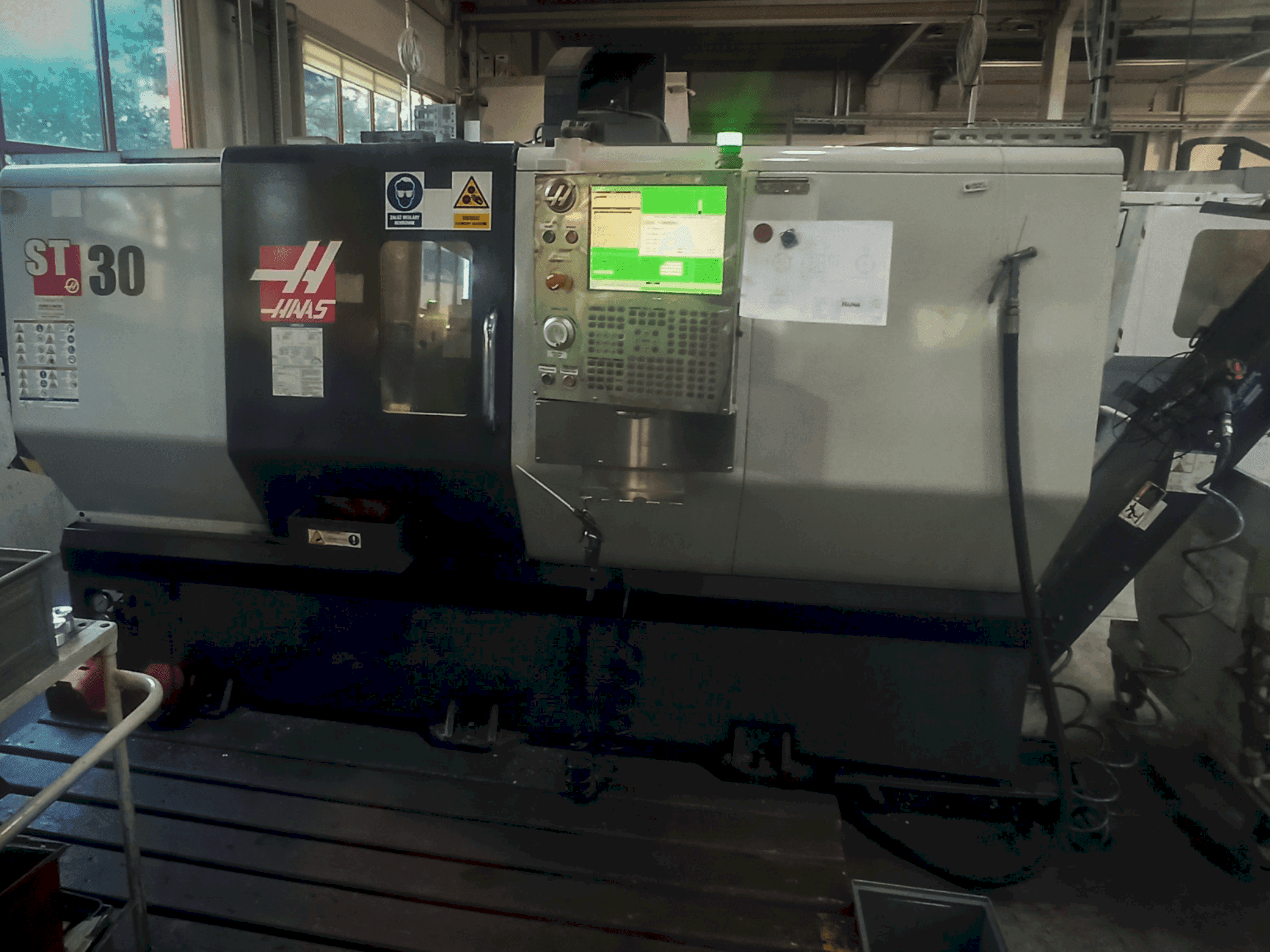 Vooraanzicht van HAAS ST-30 machine