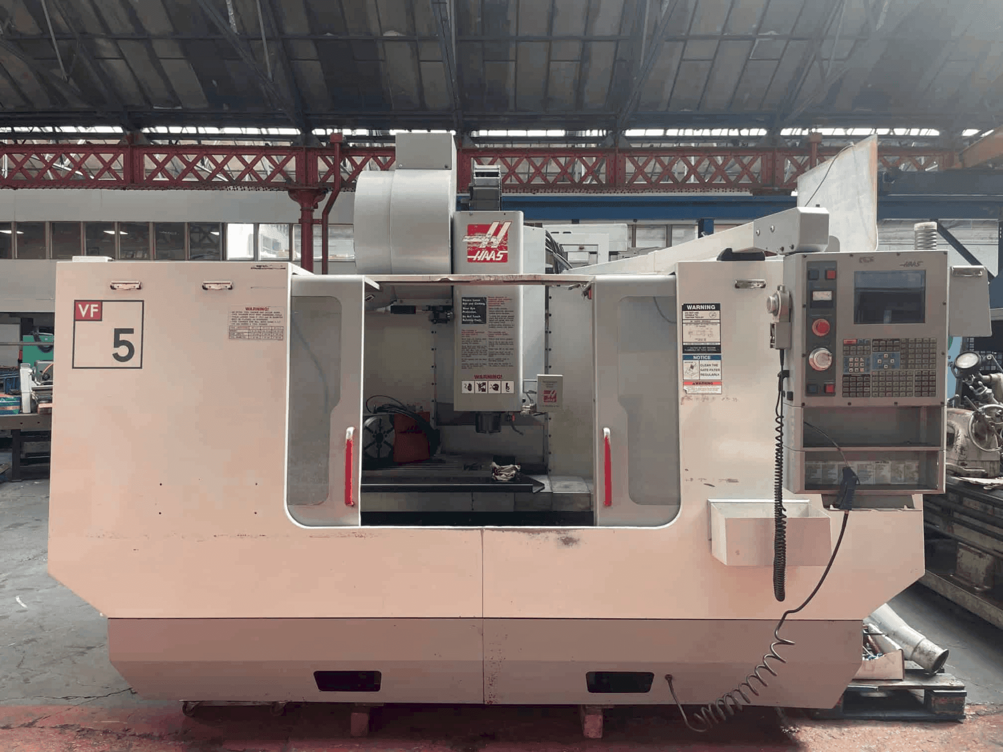 Vooraanzicht van HAAS VF-5B/40 HE machine