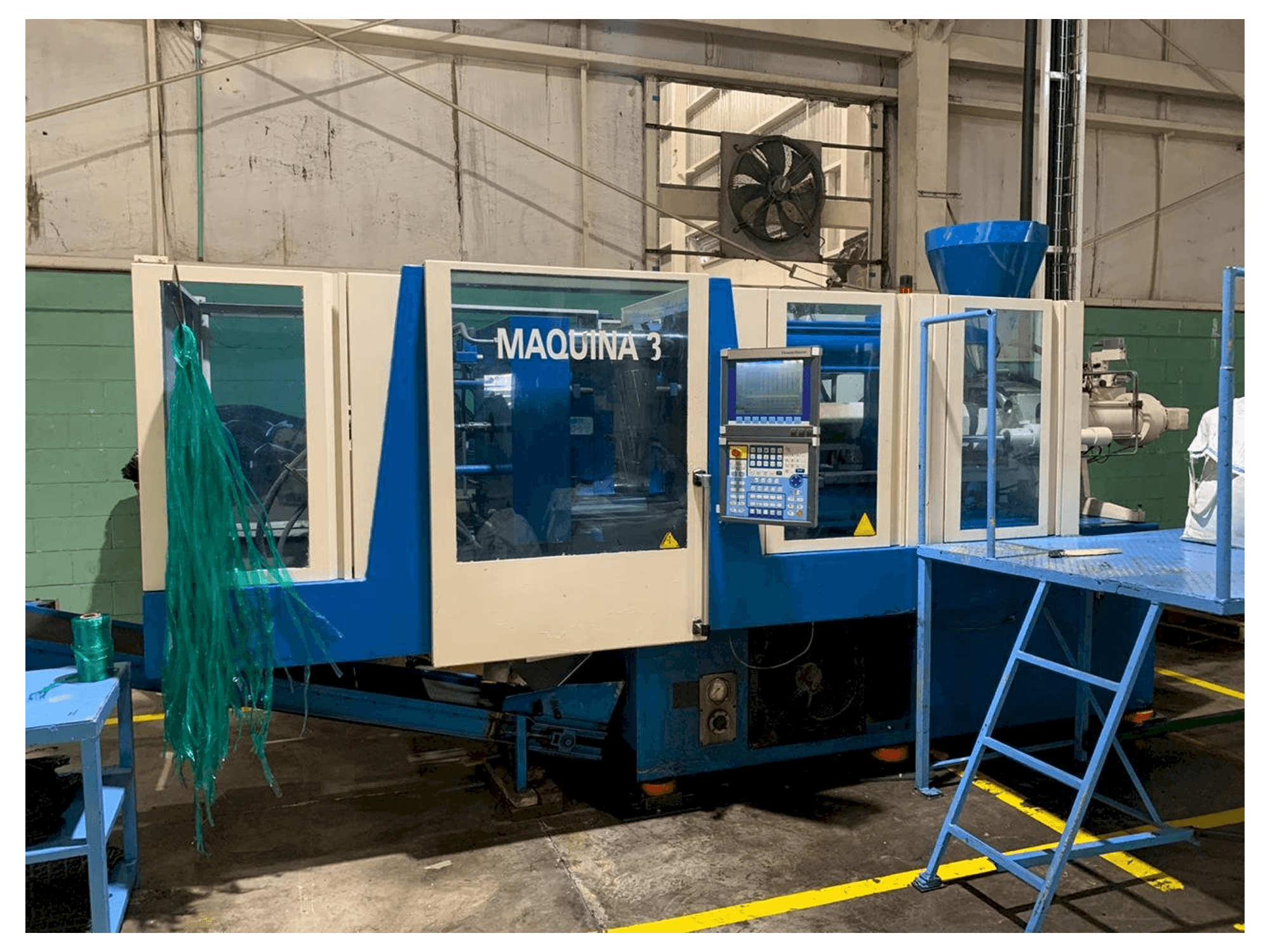 Vooraanzicht van Krauss Maffei 160/750 CX machine