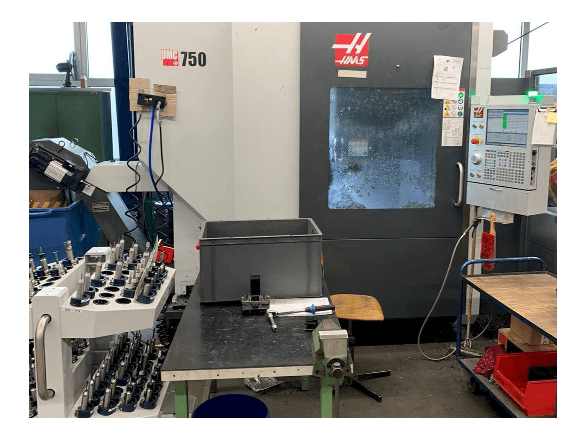 Vooraanzicht van HAAS UMC - 750 machine
