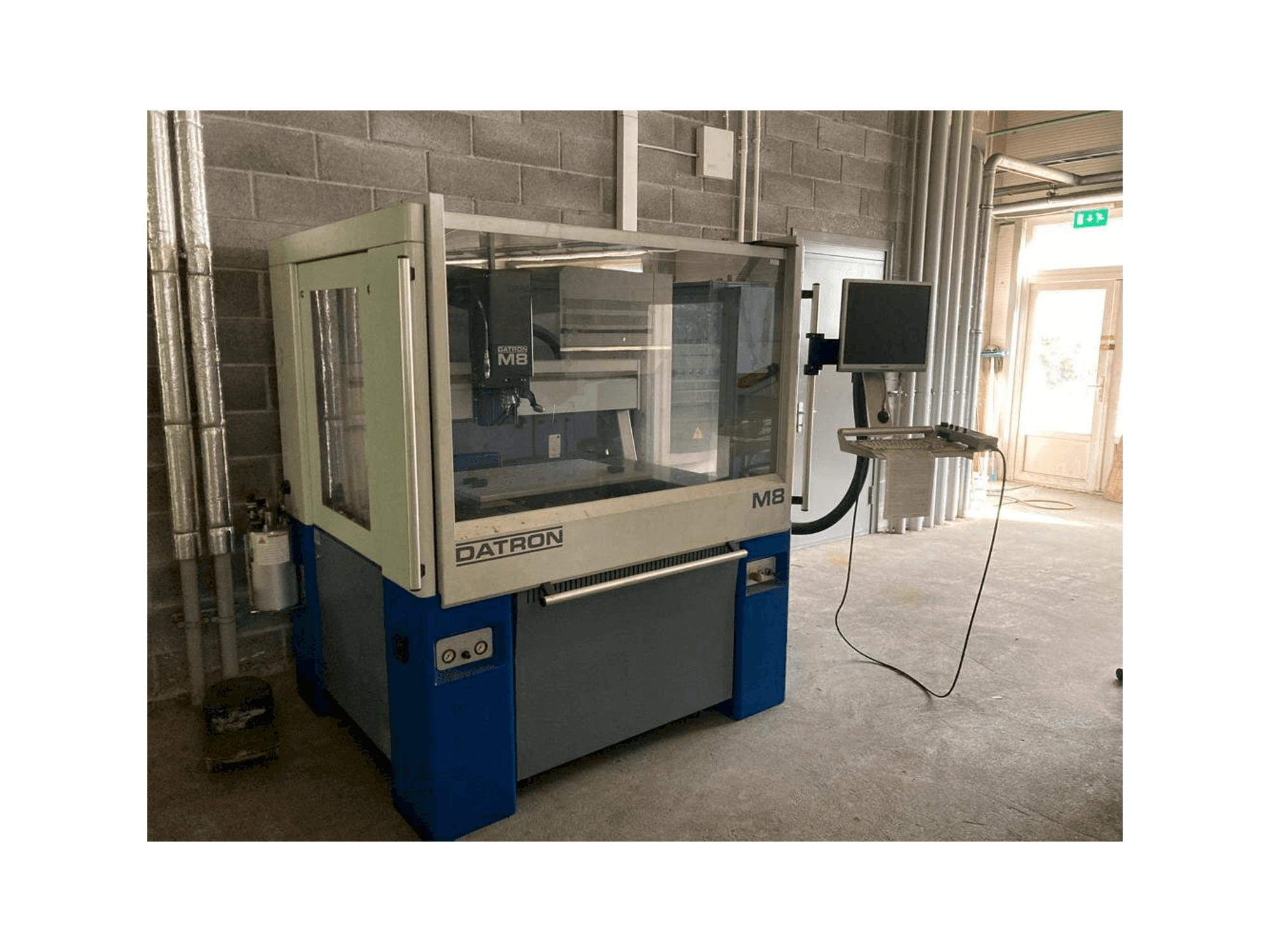 Vooraanzicht van Datron M8A machine