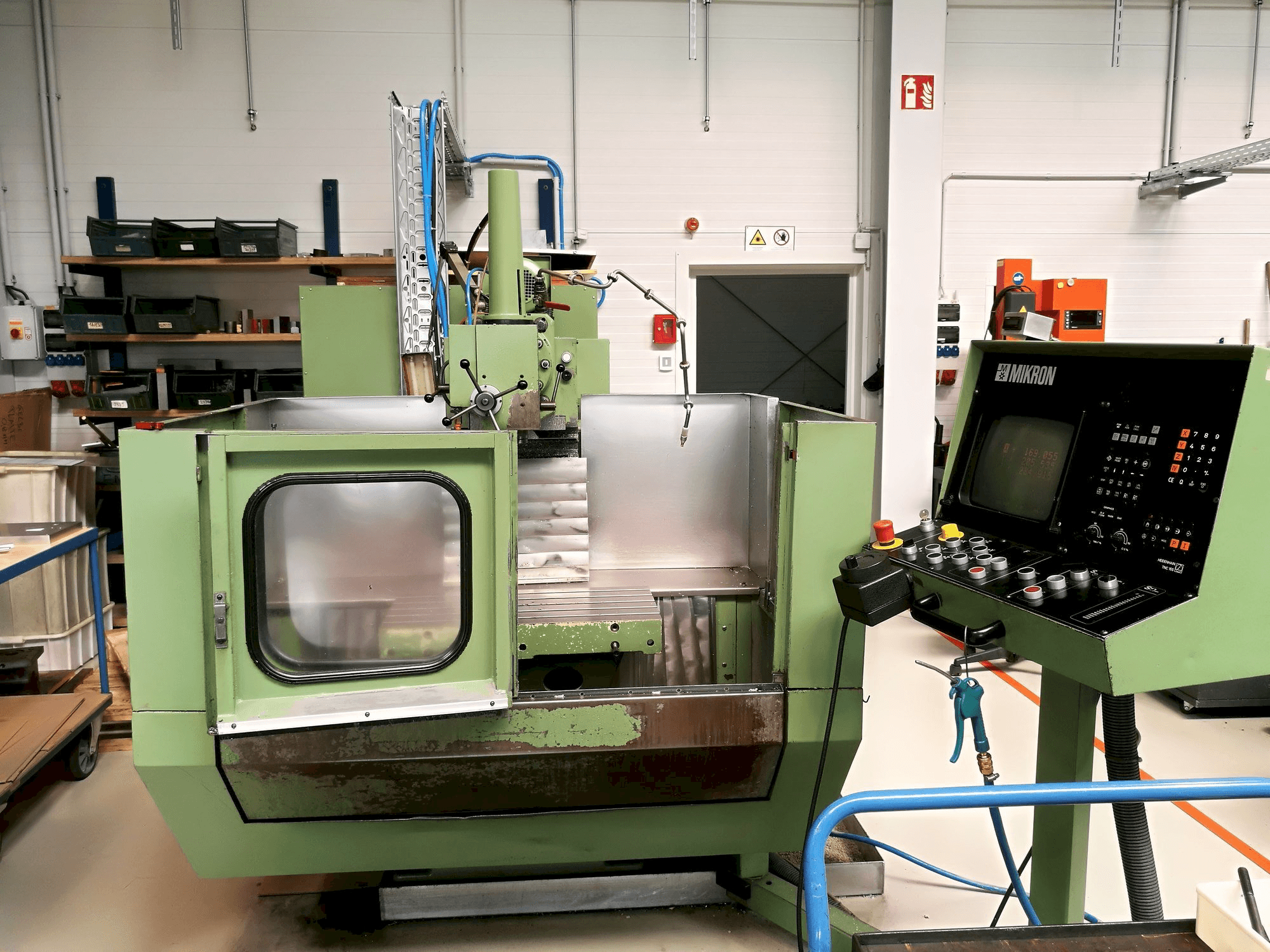 Vooraanzicht van MIKRON WF 21 C machine