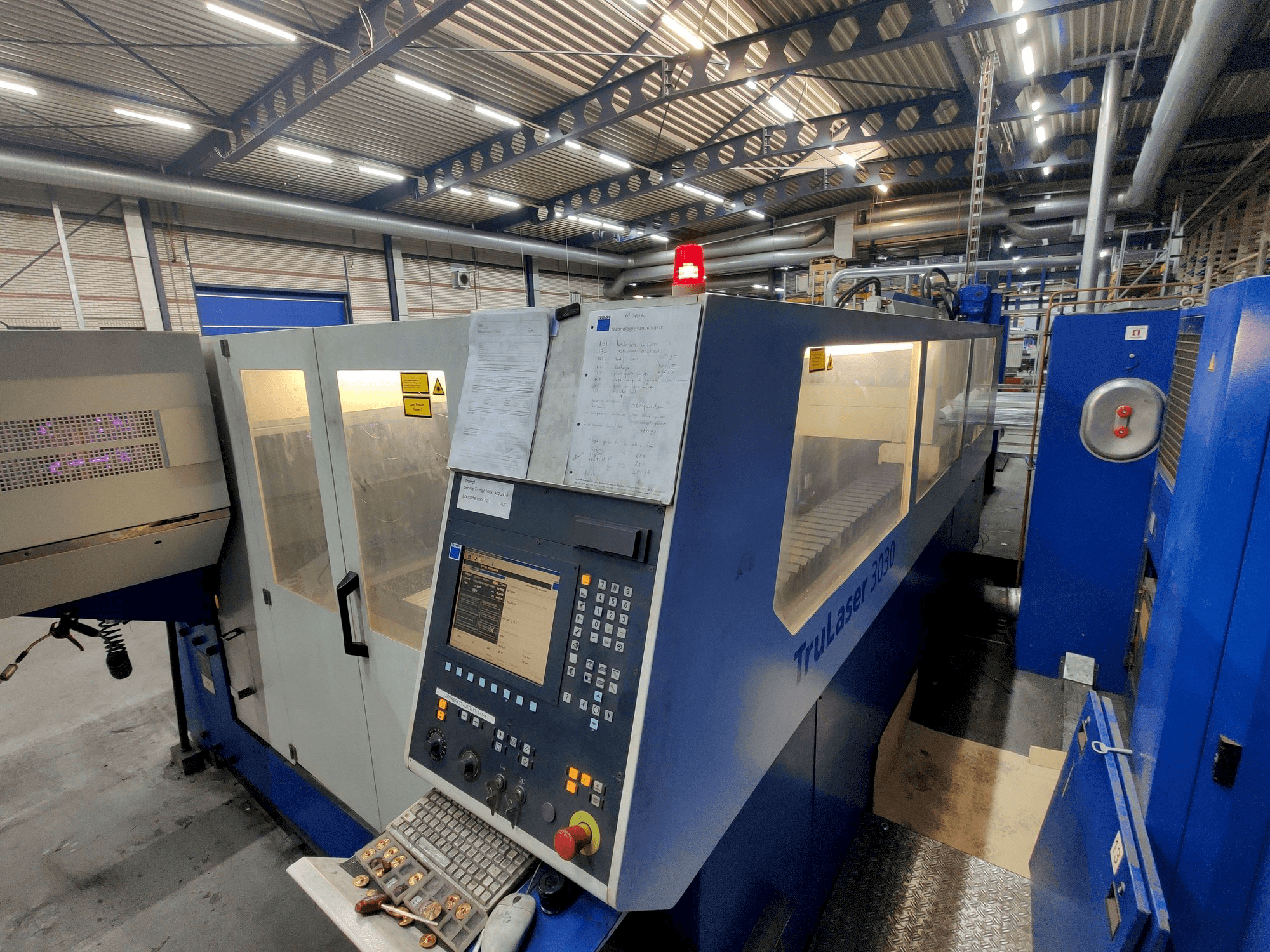 Vooraanzicht van Trumpf TruLaser 3030 machine