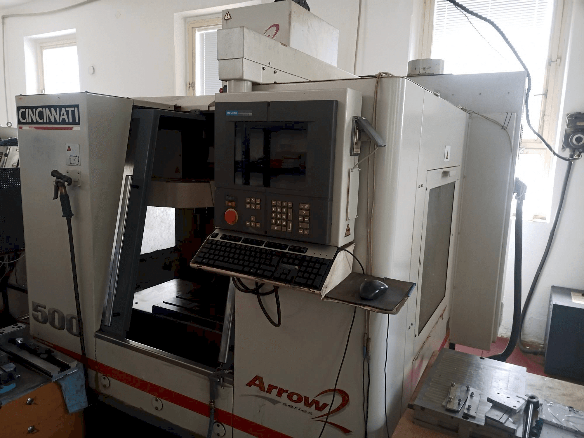 Vooraanzicht van Cincinnati Arrow 2 machine