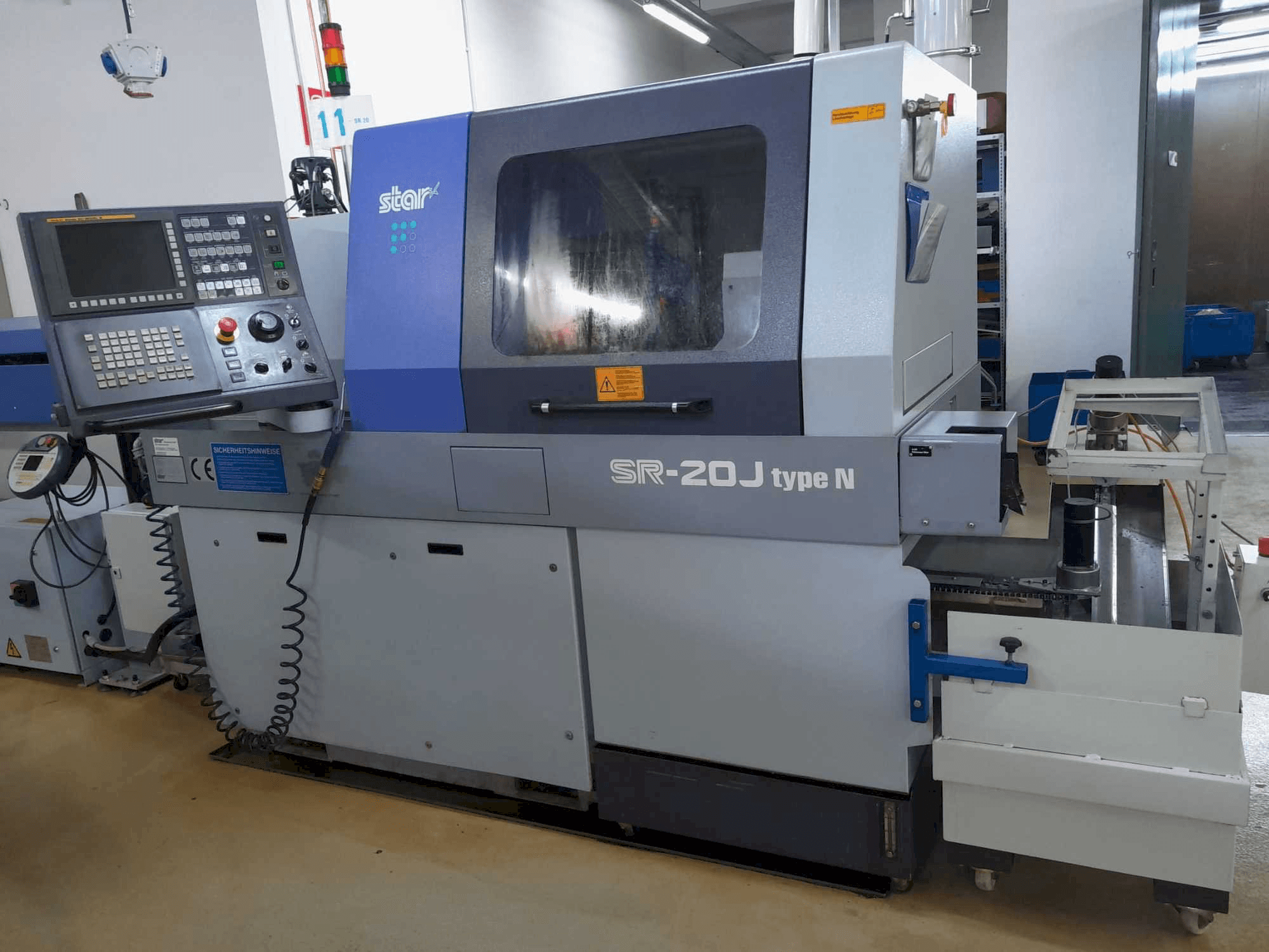 Vooraanzicht van Star SR20JN machine