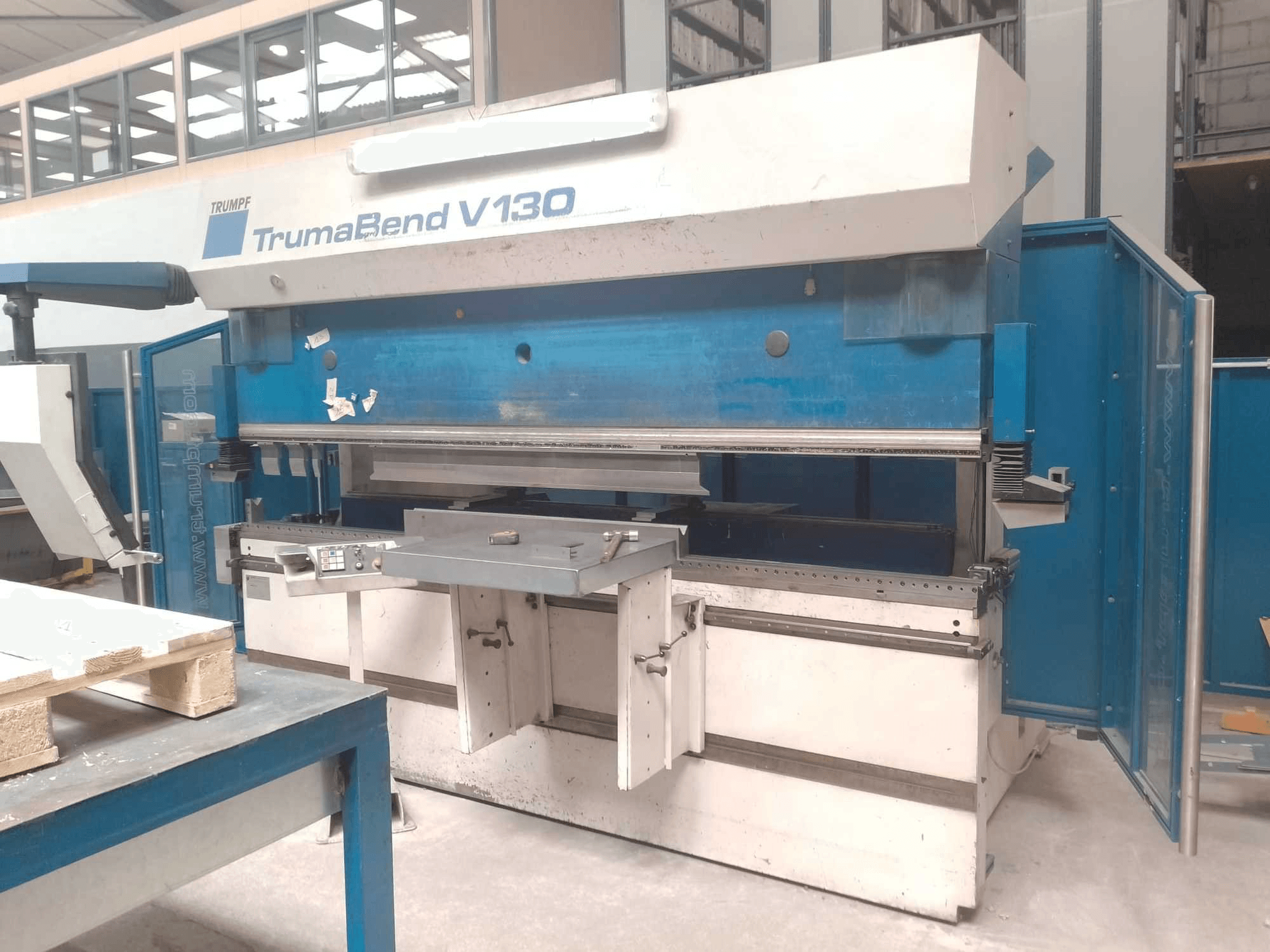 Vooraanzicht van Trumpf Trumabend V130 machine