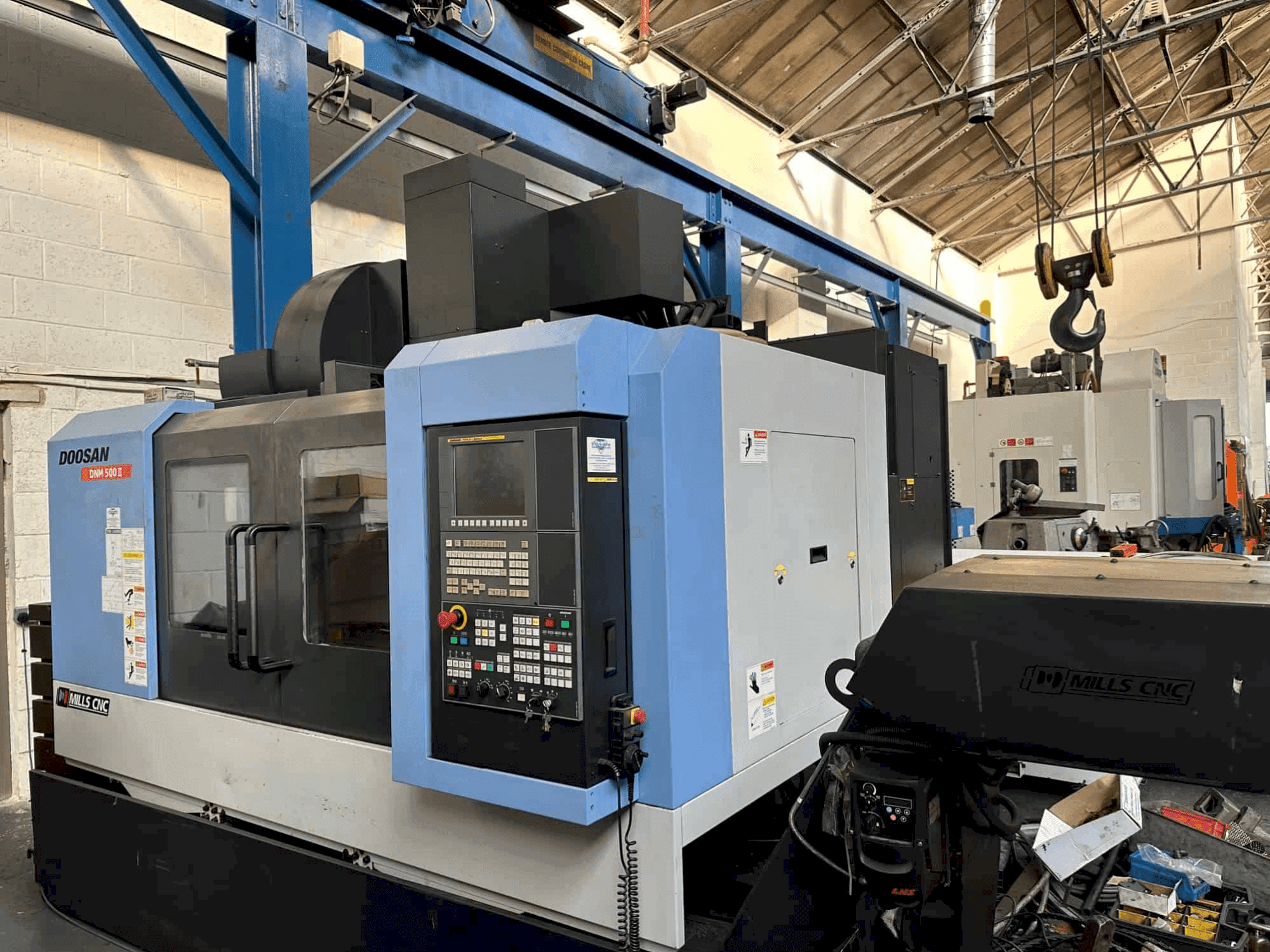 Vooraanzicht van DOOSAN DNM 500 II machine