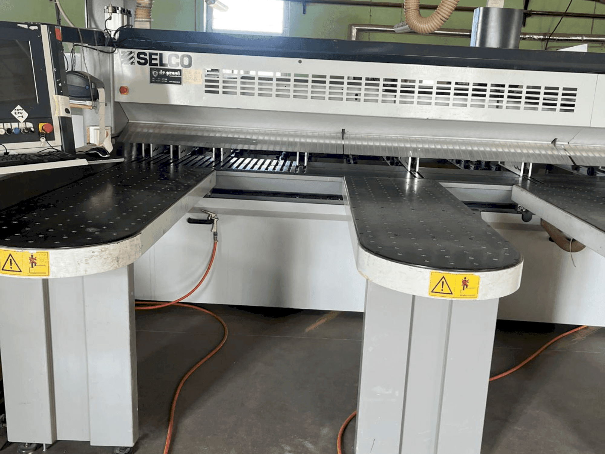 Vooraanzicht van SELCO WN750 machine