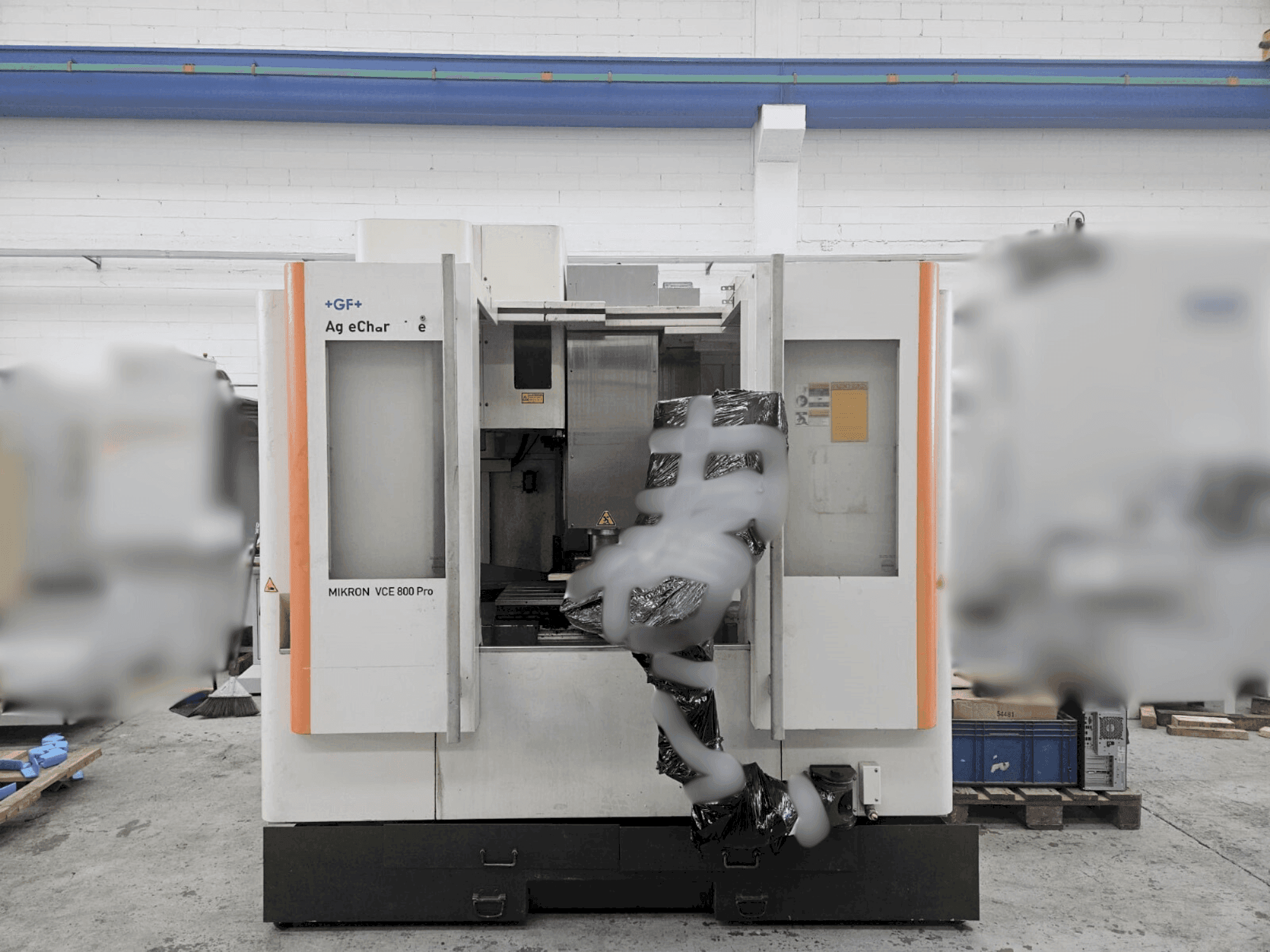 Vooraanzicht van +GF+ AGIE CHARMILLES VCE 800 PRO machine