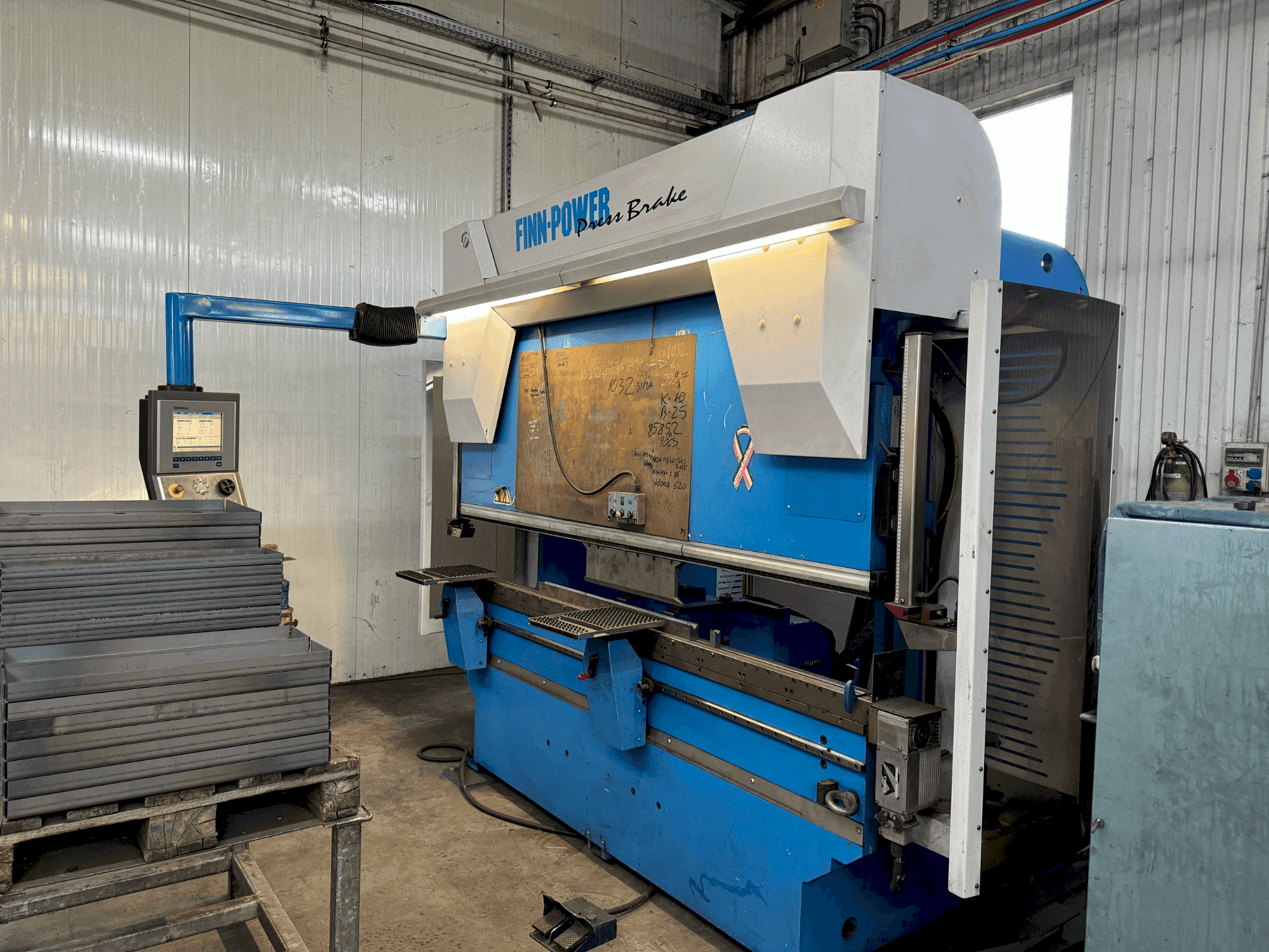 Vooraanzicht van Finn-Power B80.2550 machine