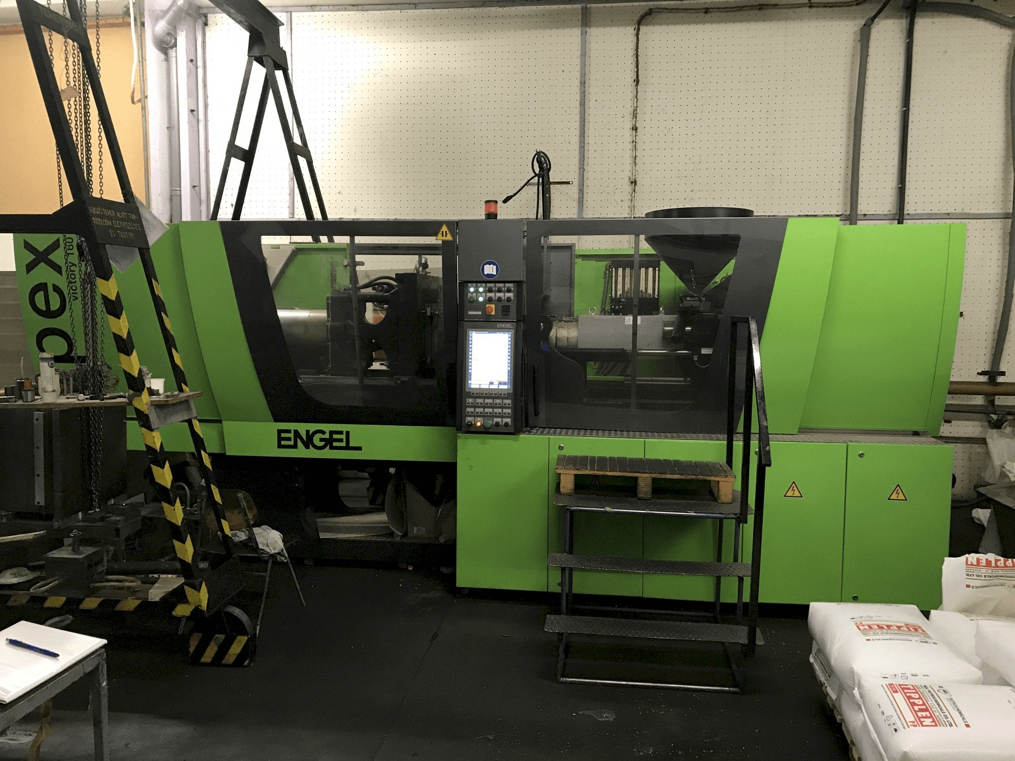 Vooraanzicht van ENGEL Victory 650/160 Spex machine