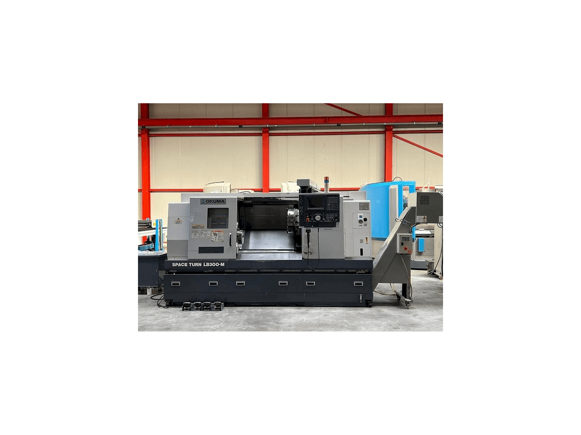 Vooraanzicht van Okuma LB 300M machine