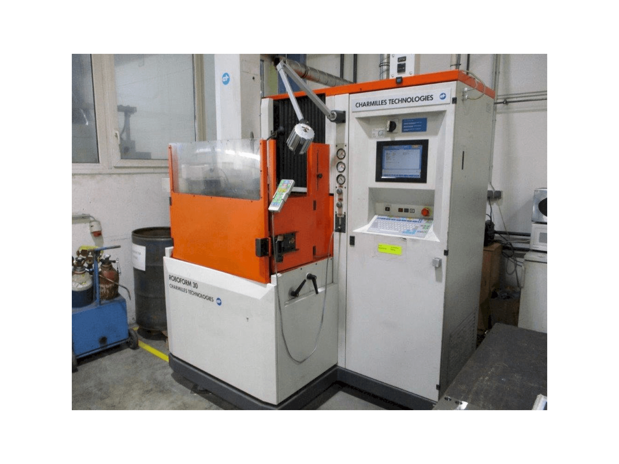 Vooraanzicht van CHARMILLES Roboform 30 machine