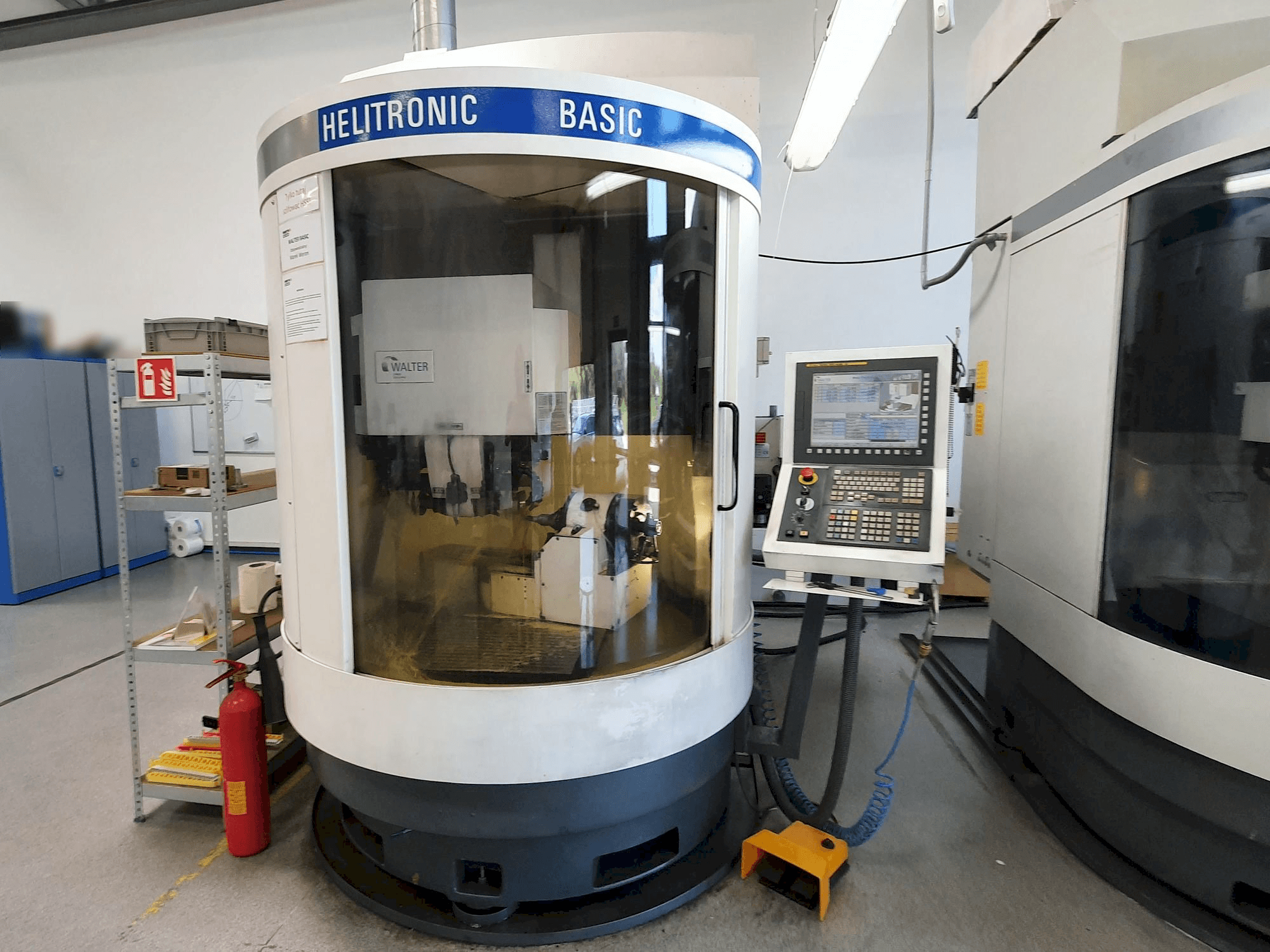 Vooraanzicht van Walter Helitronic BASIC-F machine