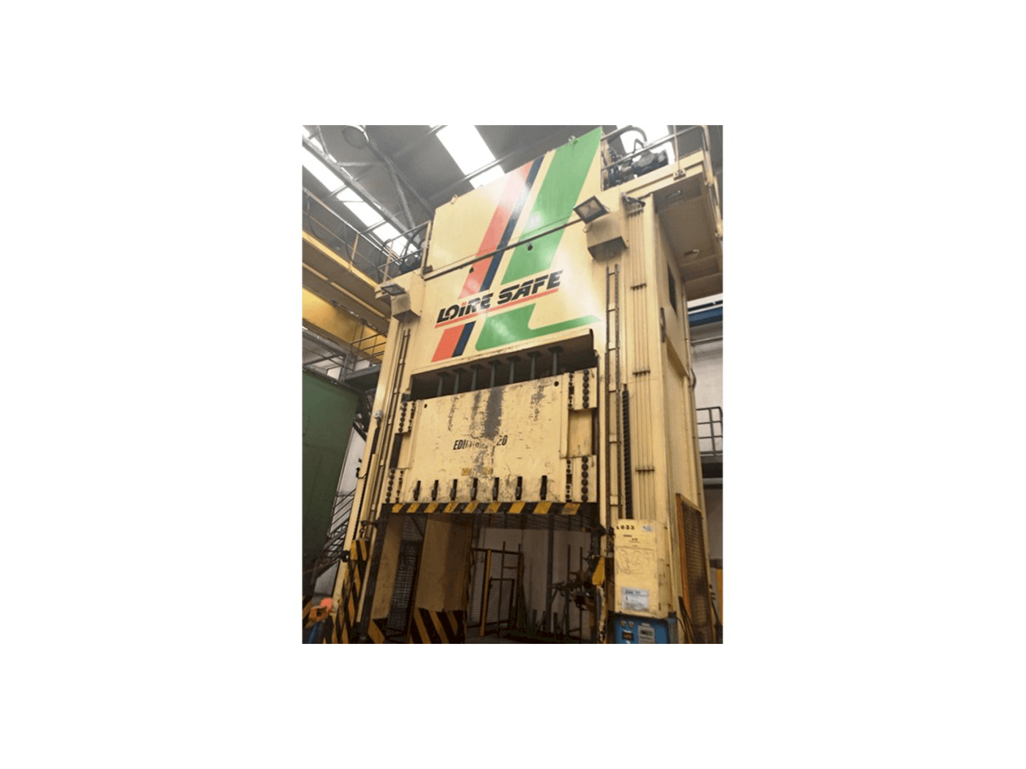 Vooraanzicht van LOIRE SAFE Edim 800 machine