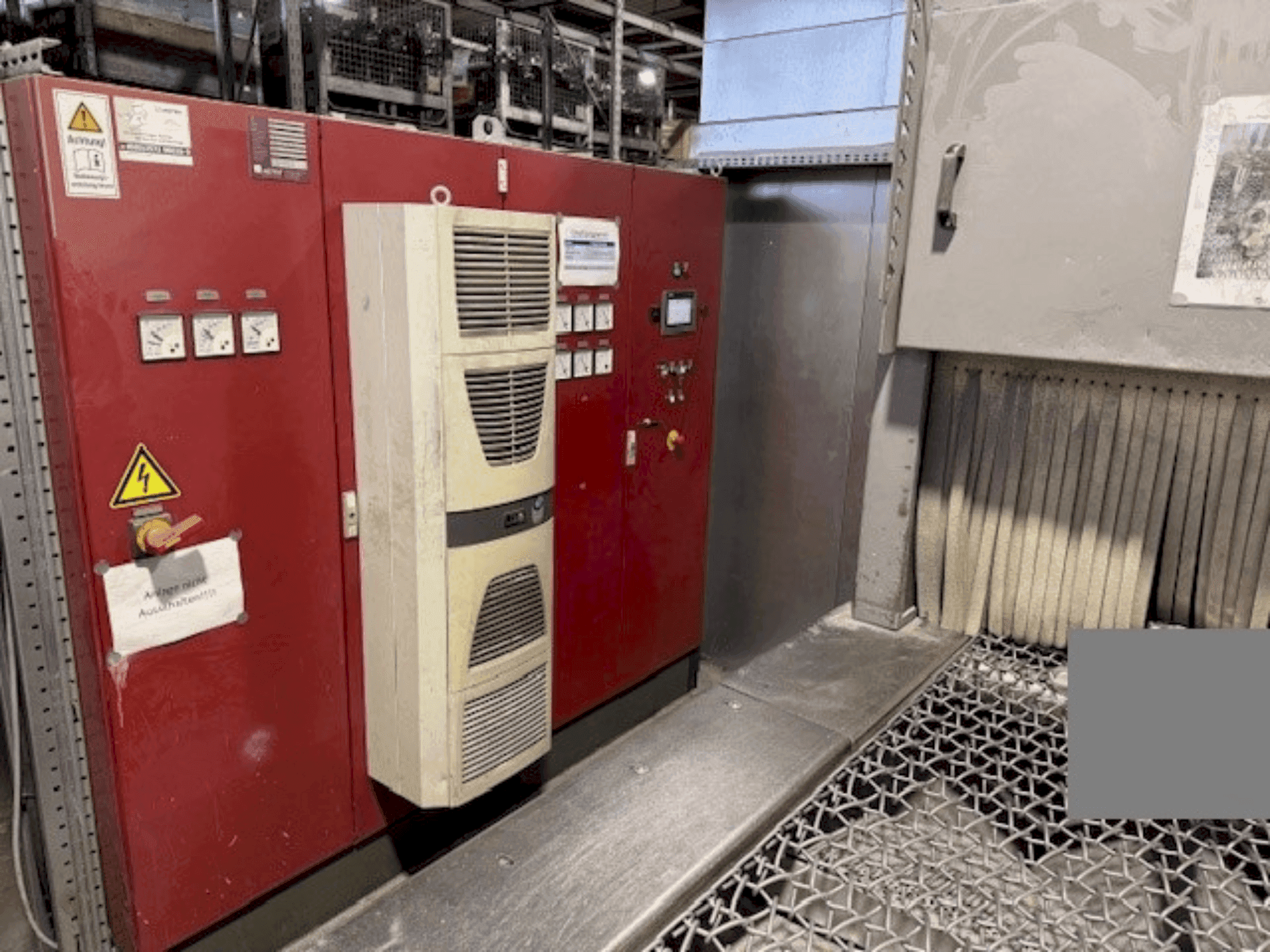 Vooraanzicht van AGTOS blasting system machine