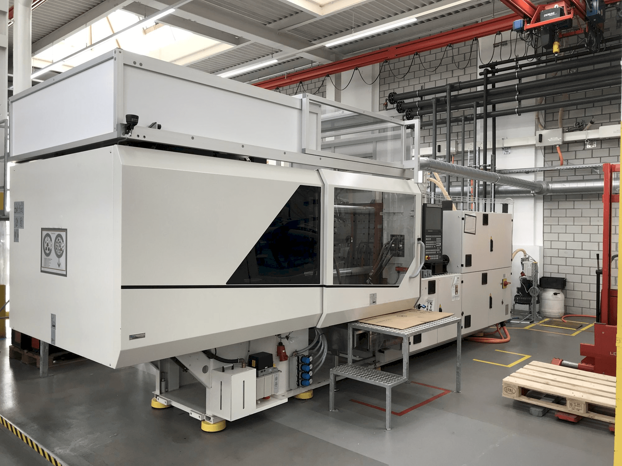 Vooraanzicht van Sumitomo Demag EL-EXIS SP 200/560-675 machine